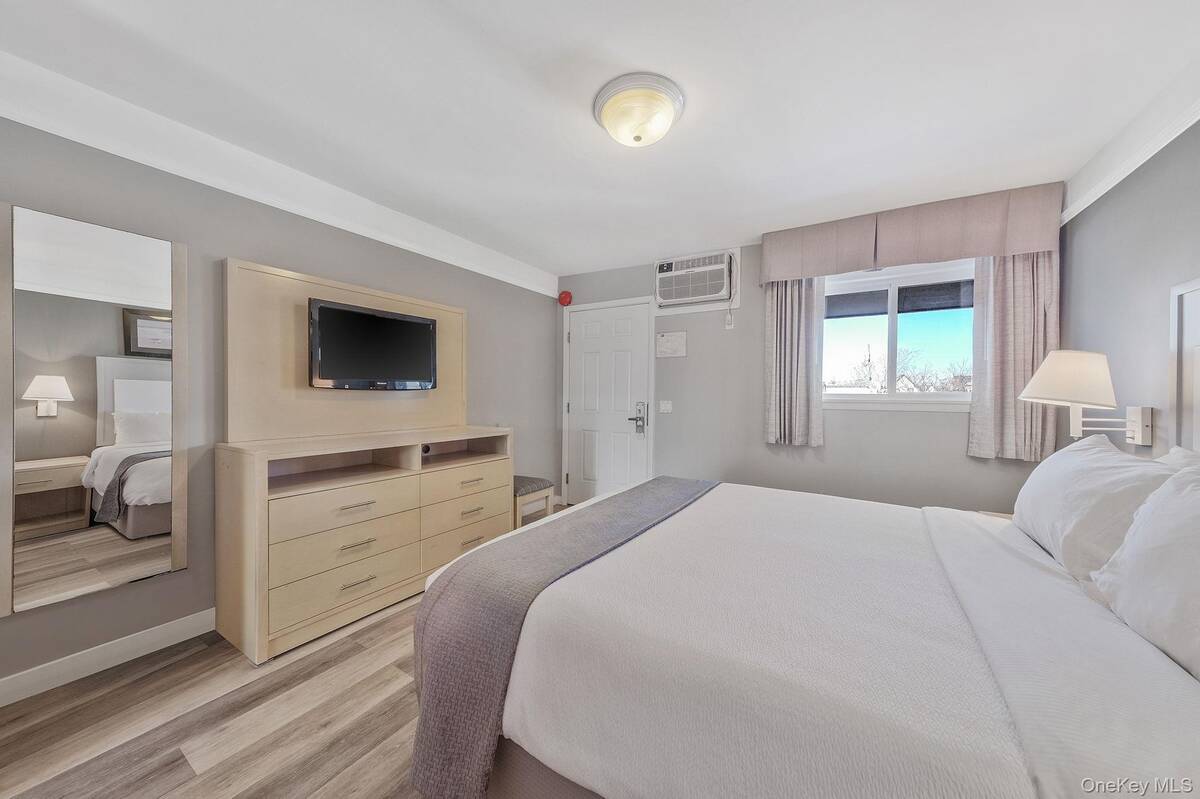 #8 photo, 131 S Emerson Avenue, #216, Montauk , NY 11954