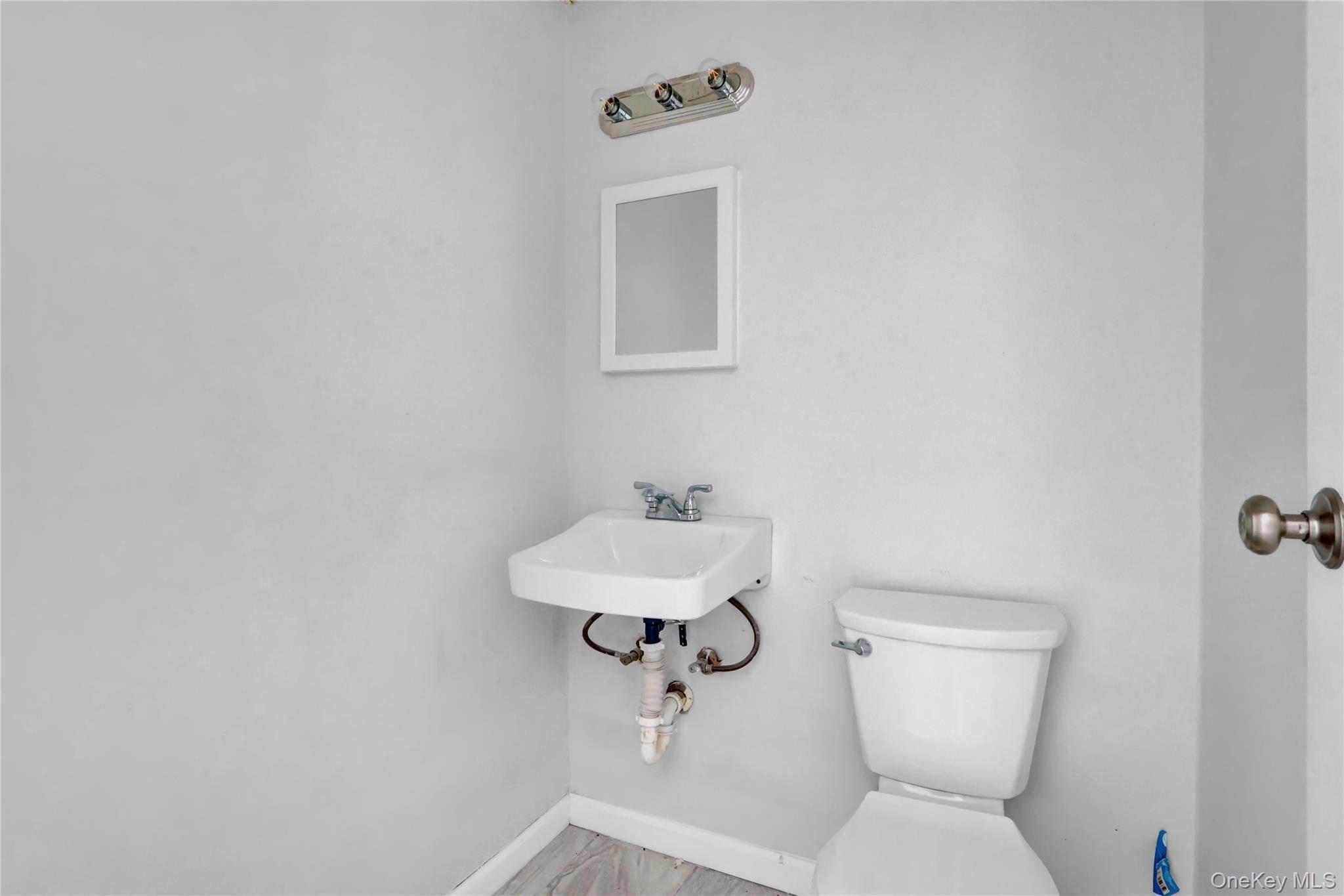 #10 photo, 31 Middle Country Road, Coram , NY 11727