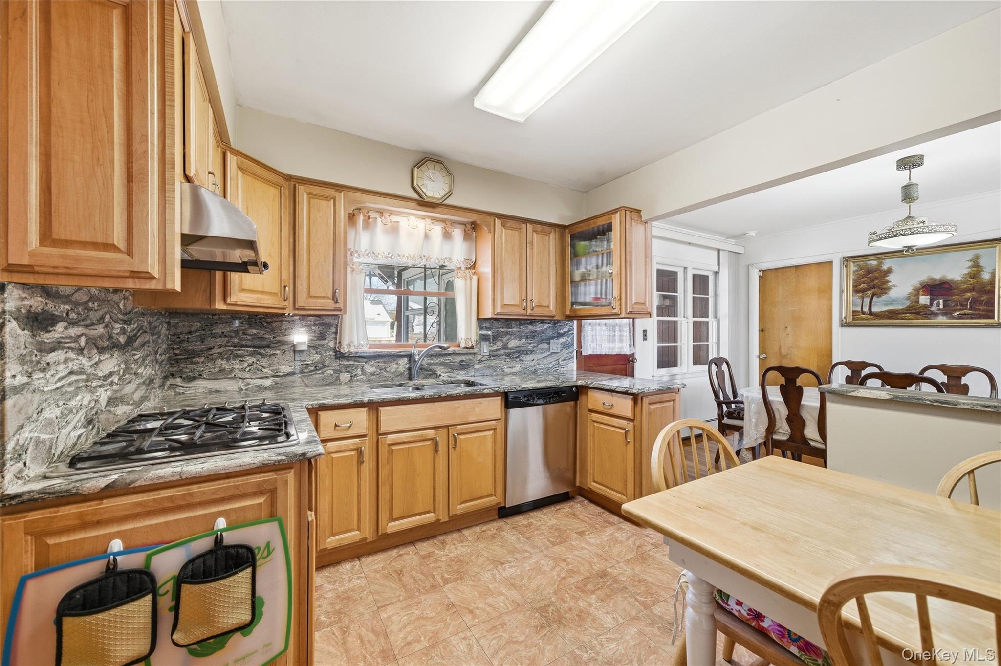 #8 photo, 311 Cedar Street, South Hempstead , NY 11550