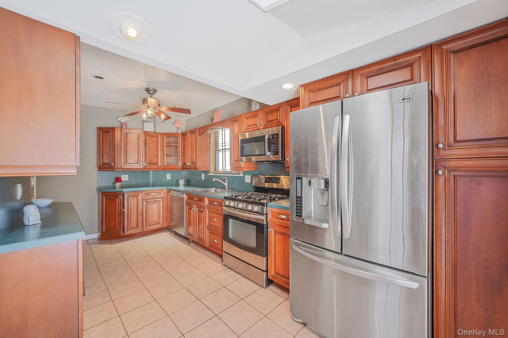 #10 photo, 247 Starke Avenue, Нассау ‖ East Meadow , NY 11554