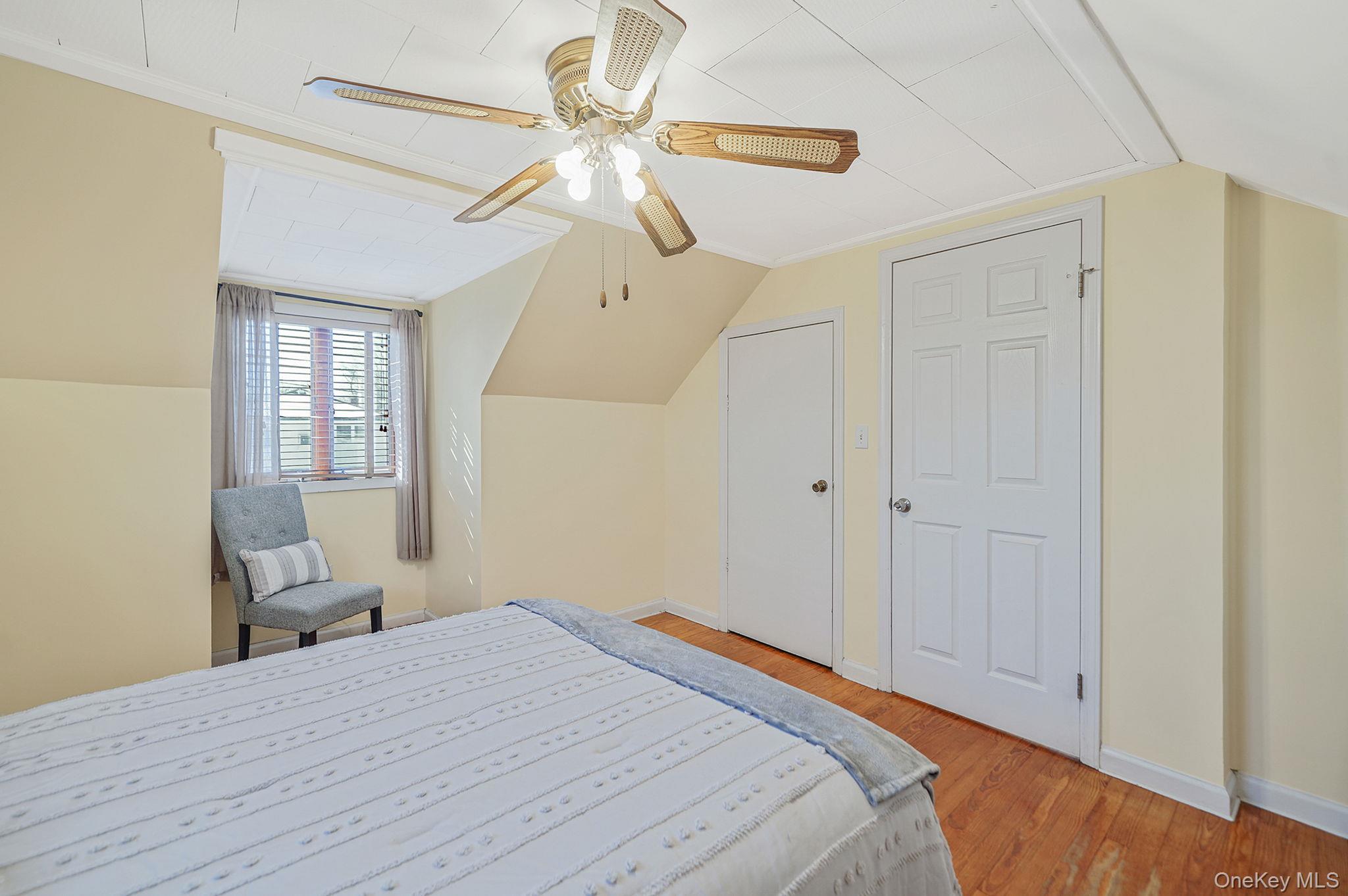 #18 photo, 247 Starke Avenue, Нассау ‖ East Meadow , NY 11554