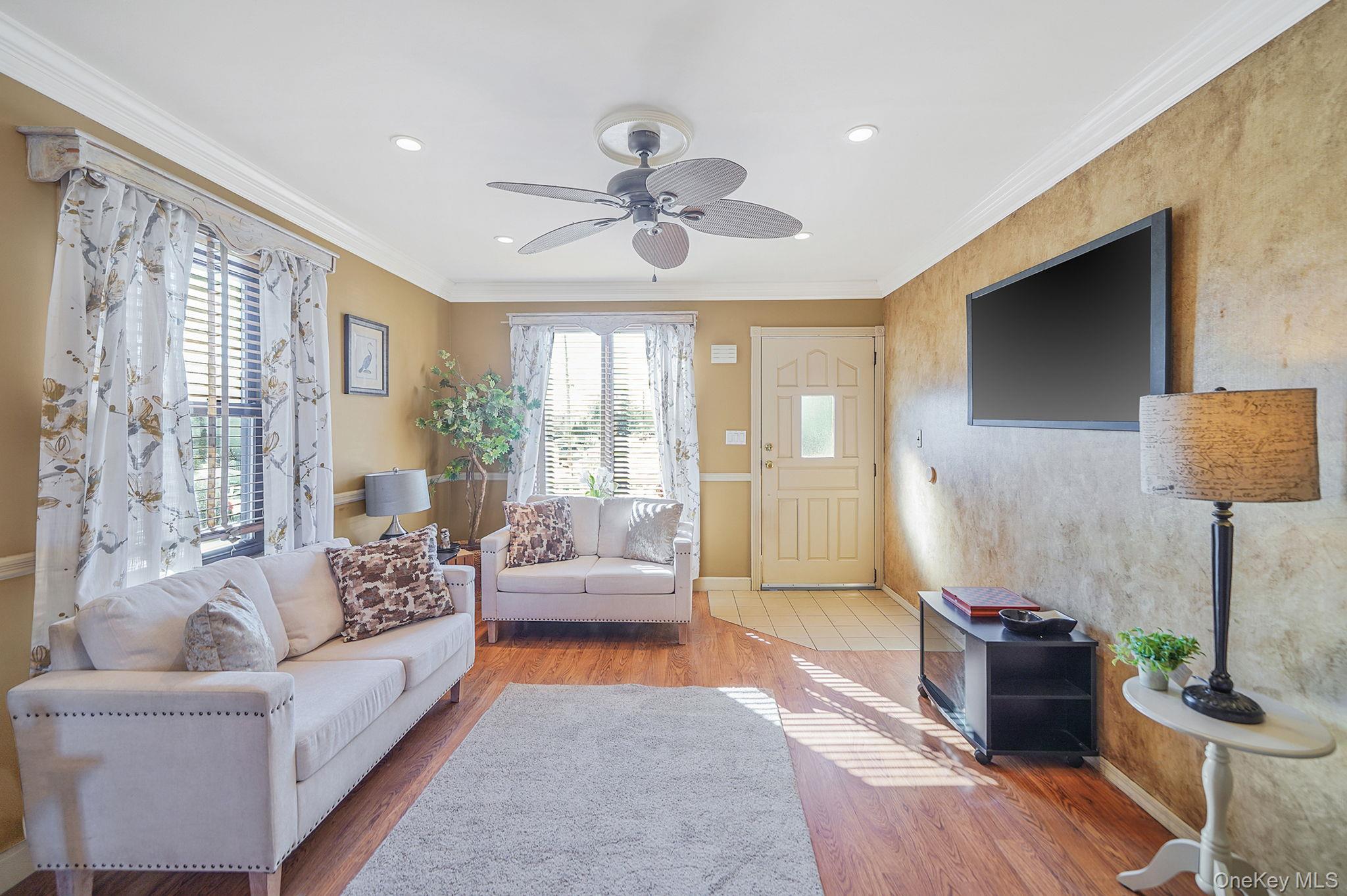 #4 photo, 247 Starke Avenue, Нассау ‖ East Meadow , NY 11554