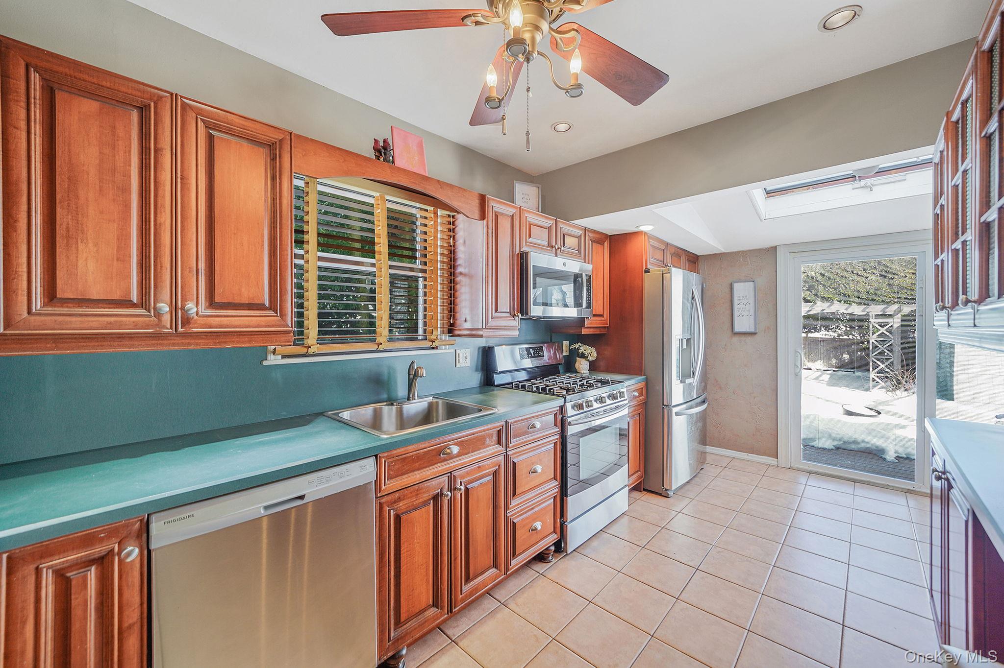 #8 photo, 247 Starke Avenue, Нассау ‖ East Meadow , NY 11554