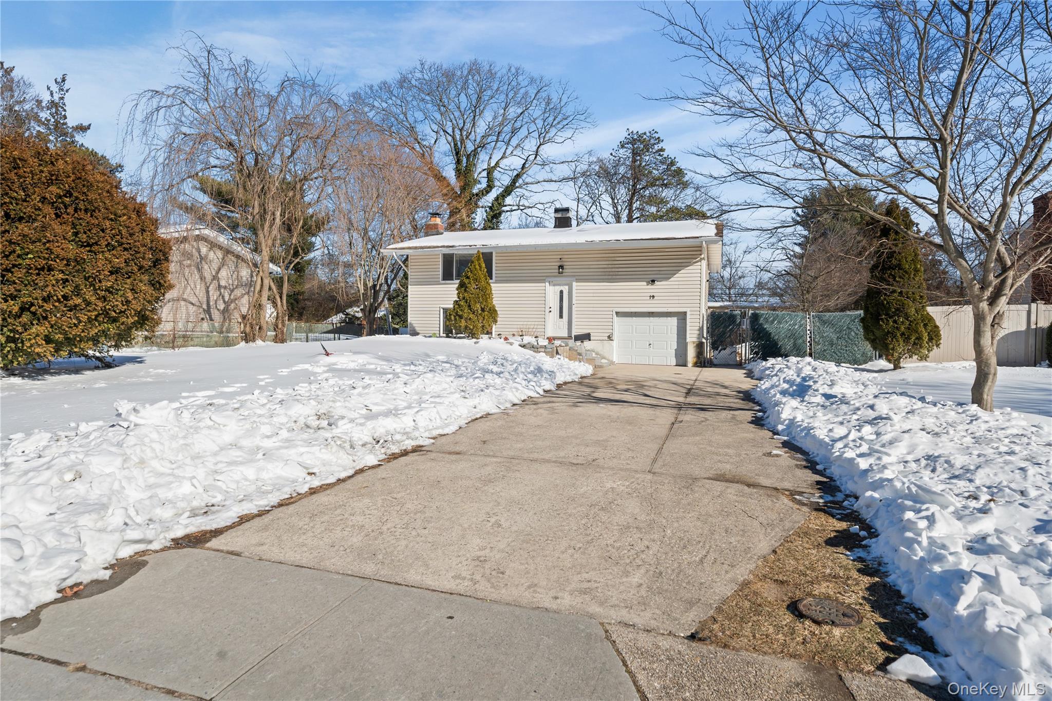 #2 photo, 19 Scotchpine Drive, Islandia , NY 11749