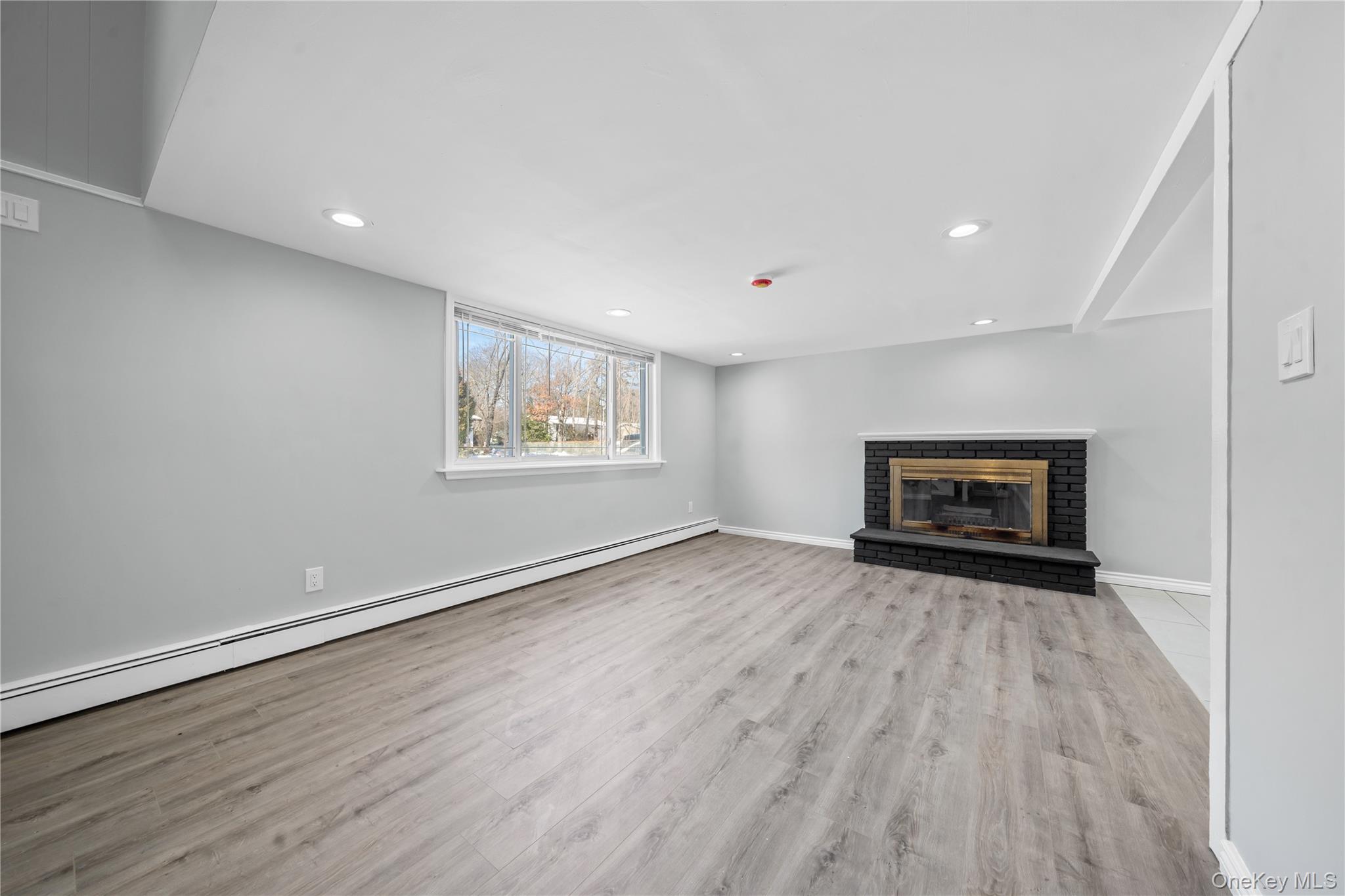 #4 photo, 19 Scotchpine Drive, Islandia , NY 11749