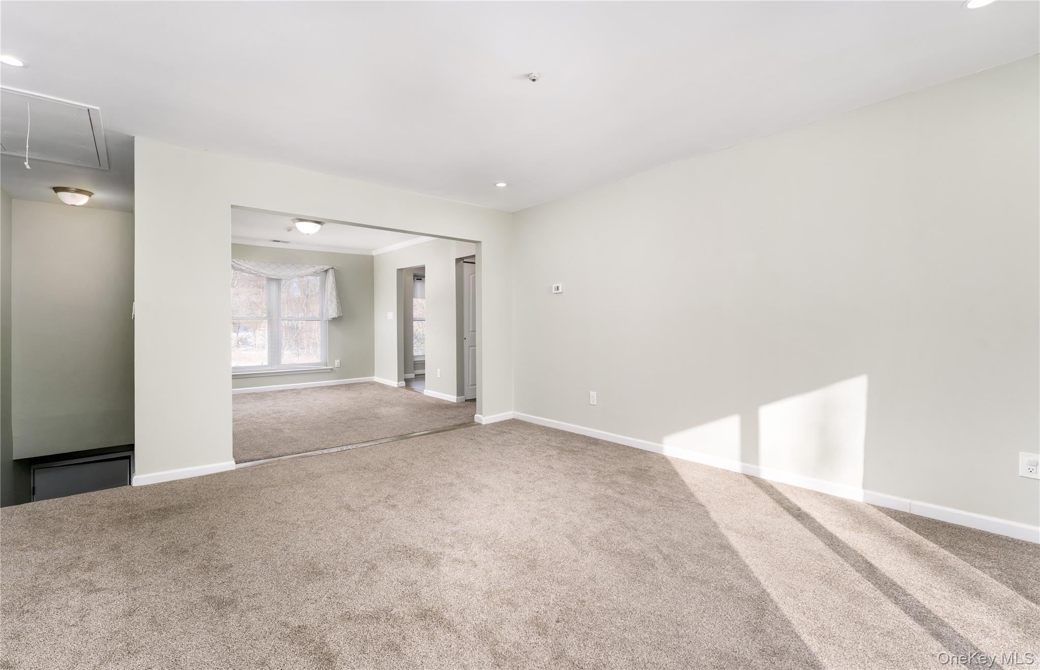 #10 photo, 2 Dogwood, 东长岛 Selden , NY 11784