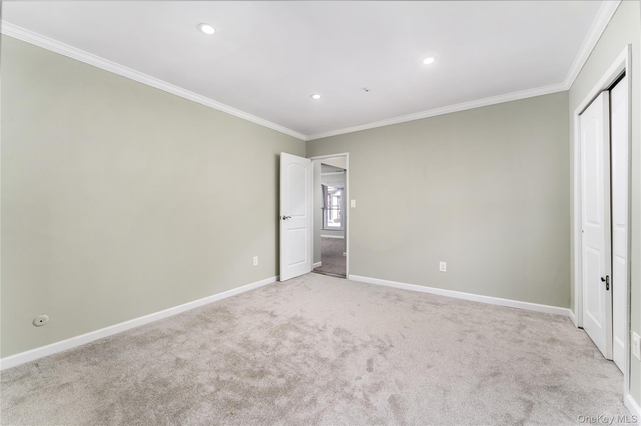 #13 photo, 2 Dogwood, 东长岛 Selden , NY 11784