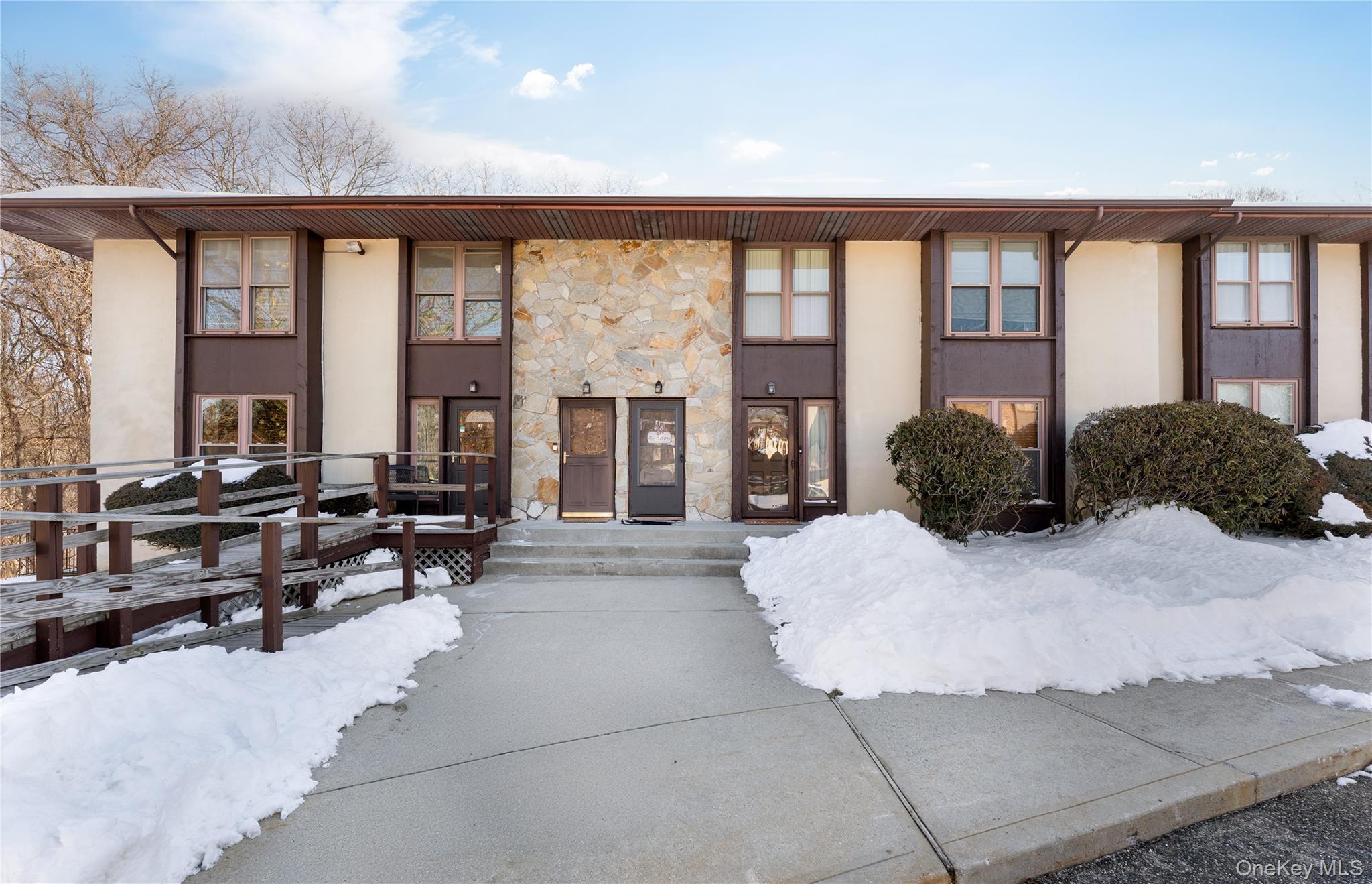 #17 photo, 2 Dogwood, 东长岛 Selden , NY 11784