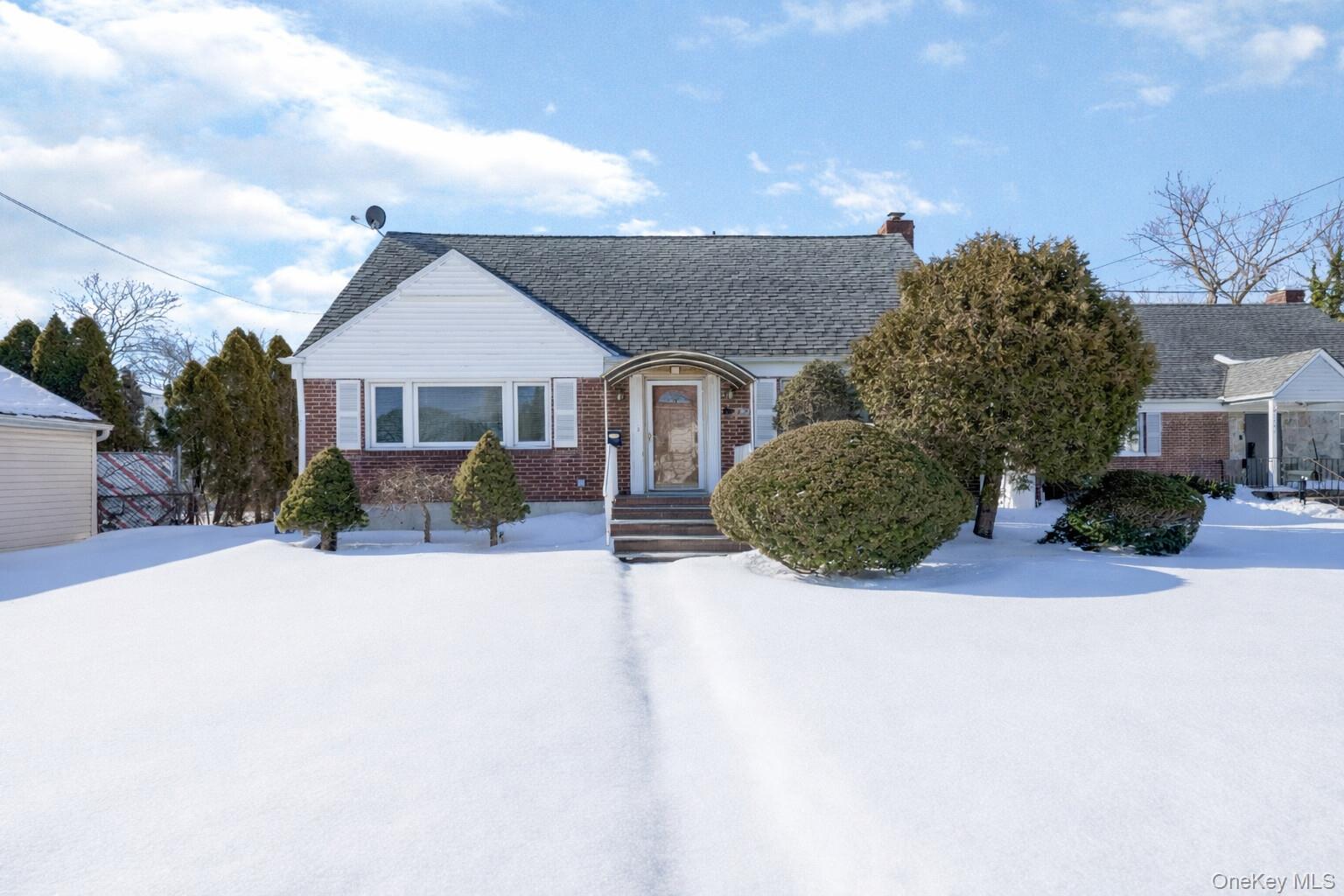 #1 photo, 1987 Lakeville Road, New Hyde Park , NY 11040