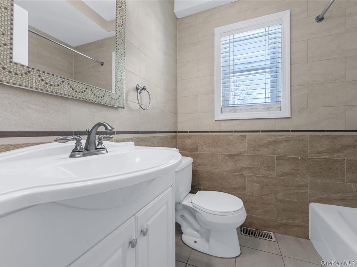 #13 photo, 1987 Lakeville Road, New Hyde Park , NY 11040