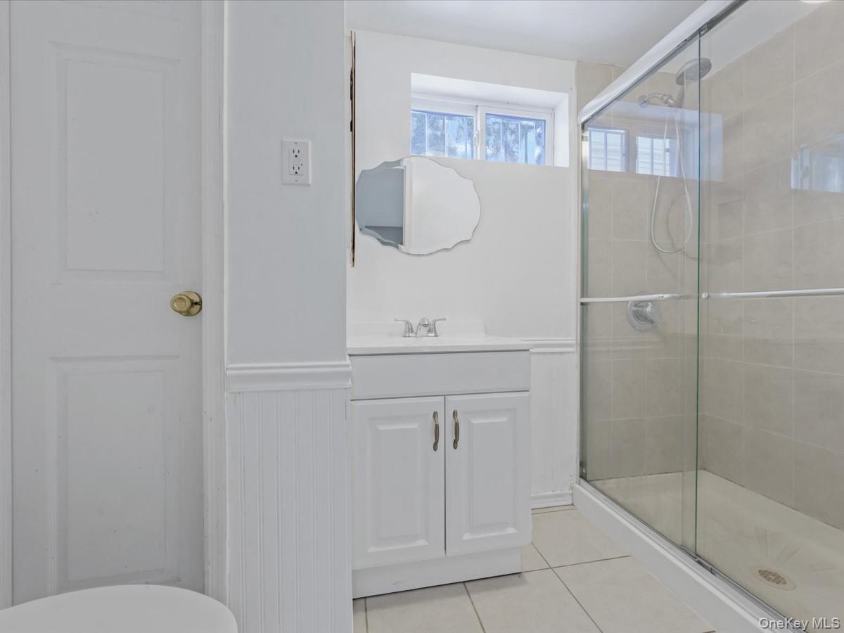 #19 photo, 1987 Lakeville Road, New Hyde Park , NY 11040