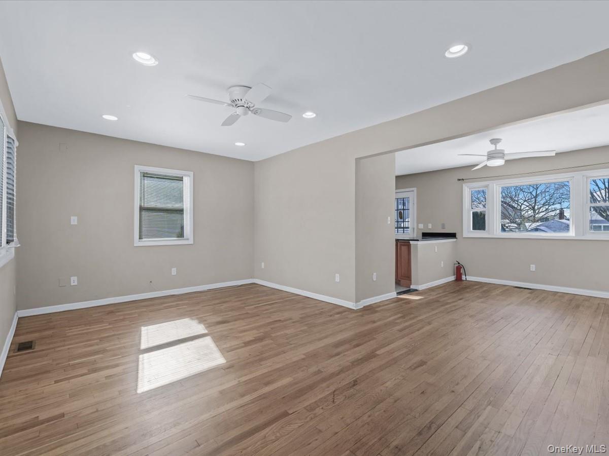 #2 photo, 1987 Lakeville Road, New Hyde Park , NY 11040