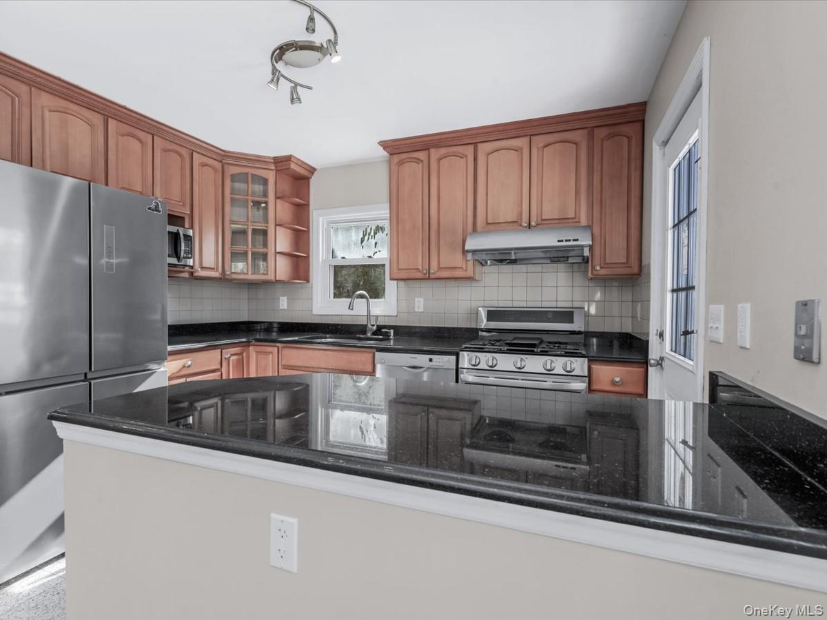 #7 photo, 1987 Lakeville Road, New Hyde Park , NY 11040