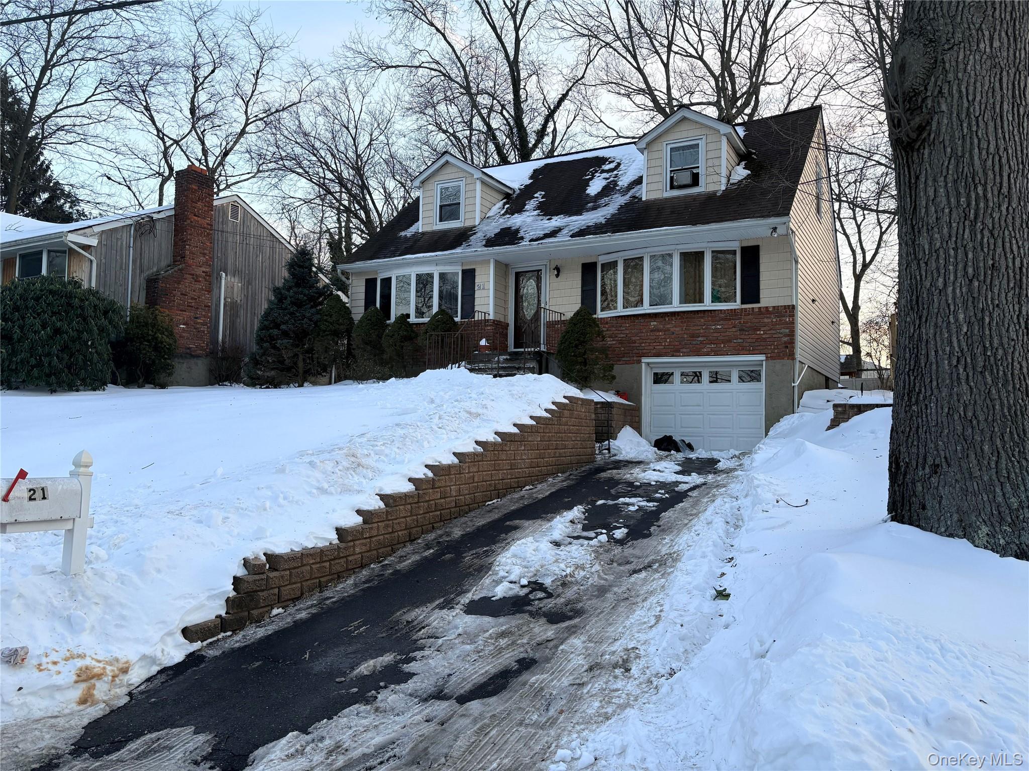 #1 photo, 21 Valleywood Drive, サフォーク郡 Huntington Station , NY 11746