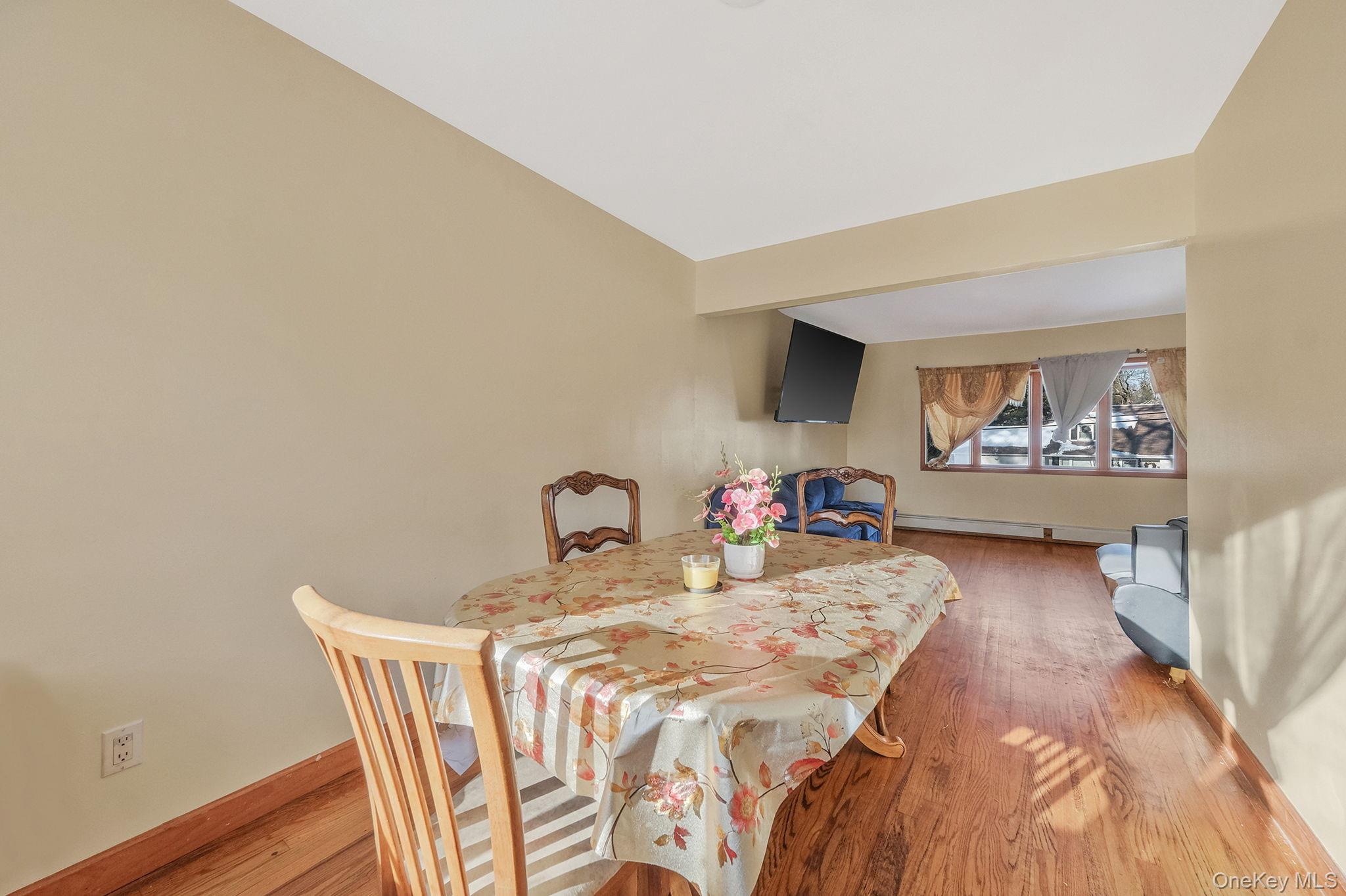 #17 photo, 21 Valleywood Drive, Huntington Station , NY 11746