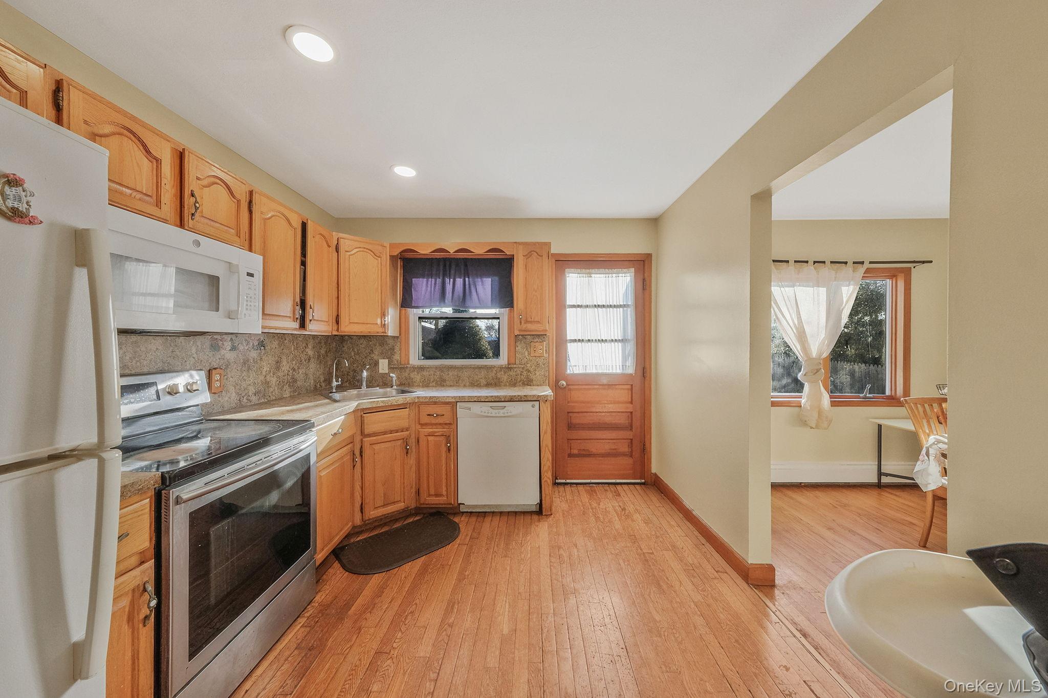 #19 photo, 21 Valleywood Drive, Huntington Station , NY 11746