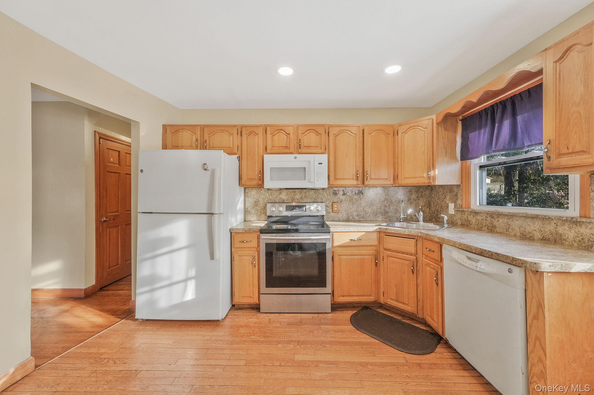 #20 photo, 21 Valleywood Drive, Huntington Station , NY 11746