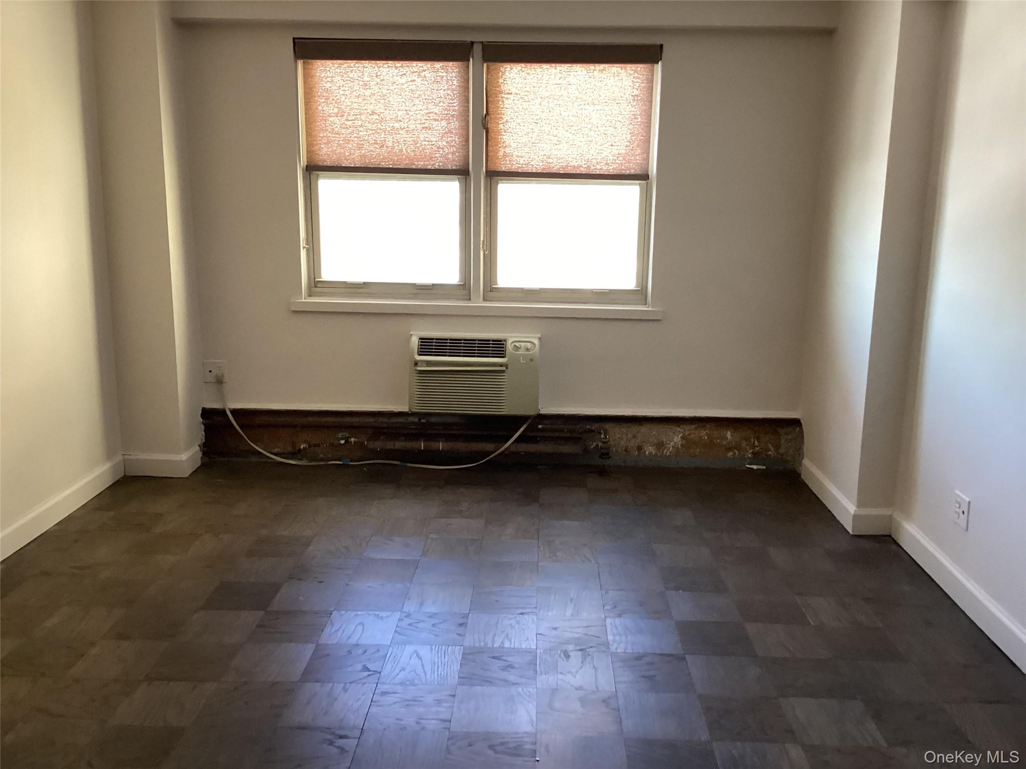 #4 photo, 25 Neptune Boulevard, नासाउ काउंटी Long Beach , NY 11561