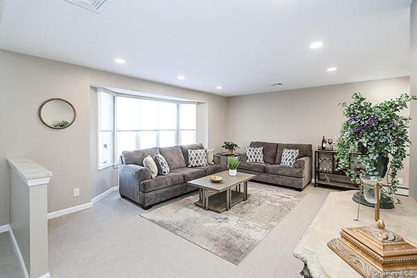 #4 photo, 129 Stephen Street, מחוז נסאו Levittown , NY 11756