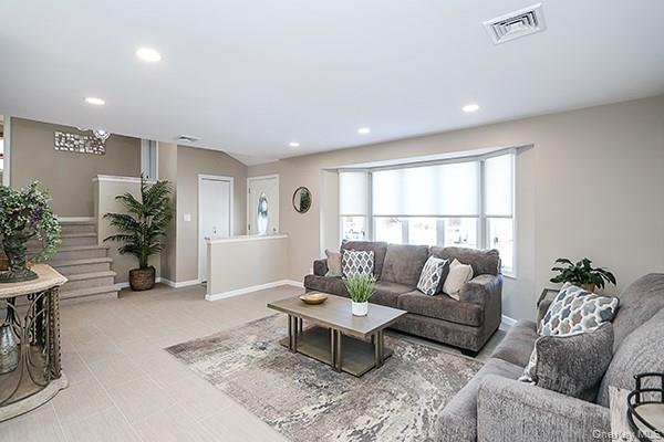 #7 photo, 129 Stephen Street, מחוז נסאו Levittown , NY 11756