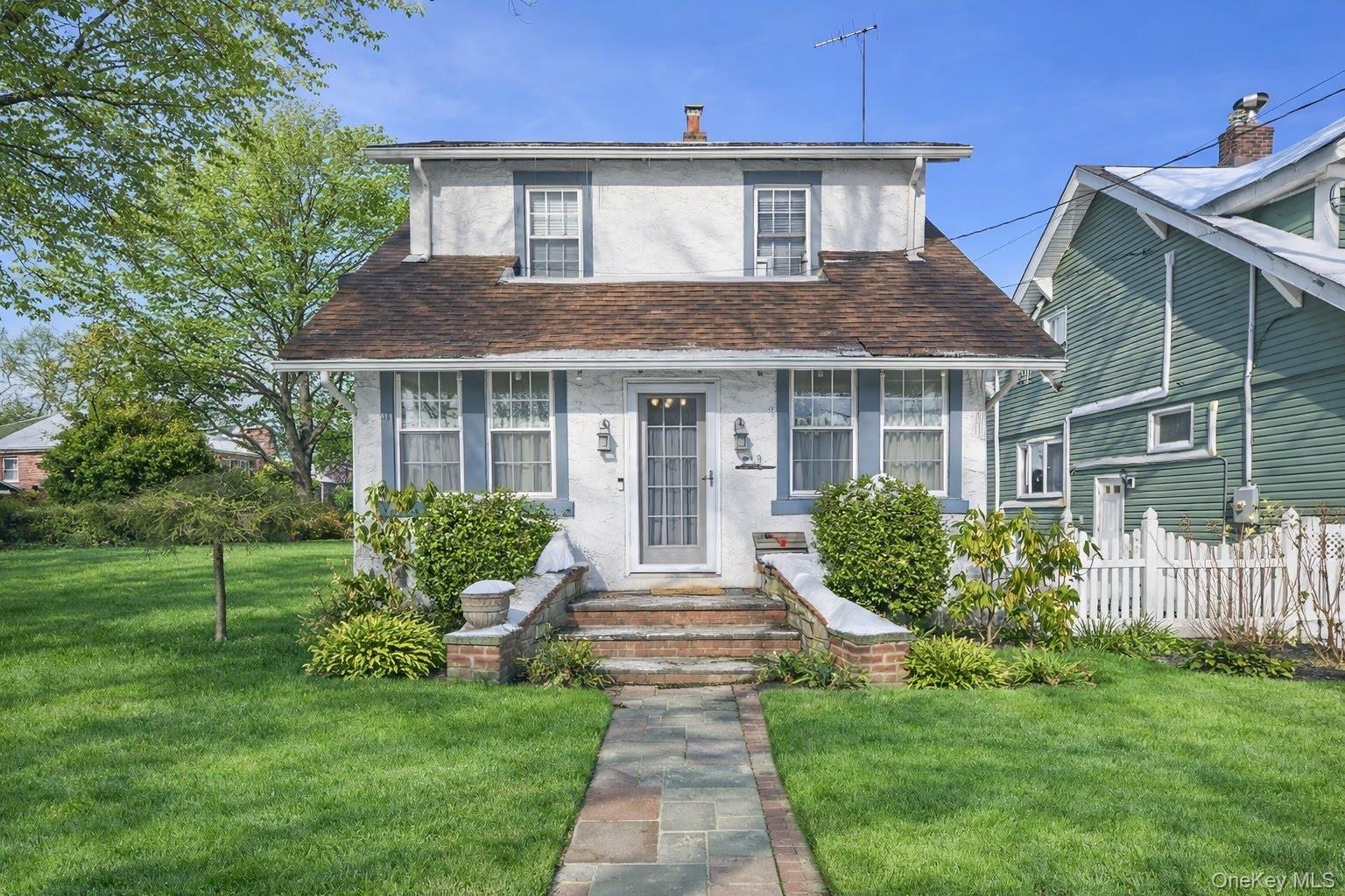 #1 photo, 219 Floral Boulevard, מחוז נסאו Floral Park , NY 11001