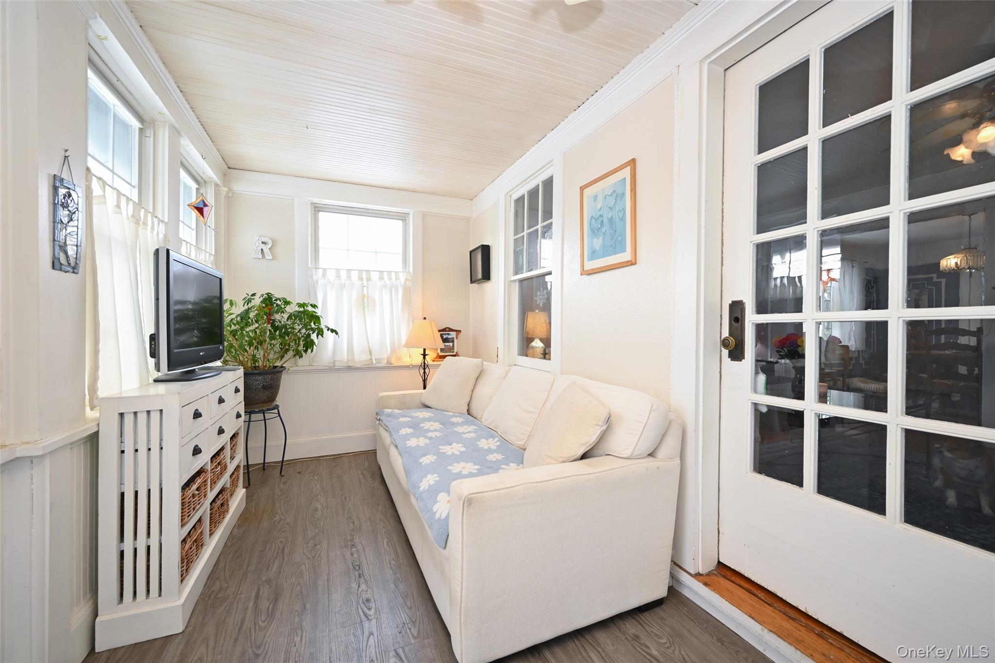 #11 photo, 219 Floral Boulevard, מחוז נסאו Floral Park , NY 11001