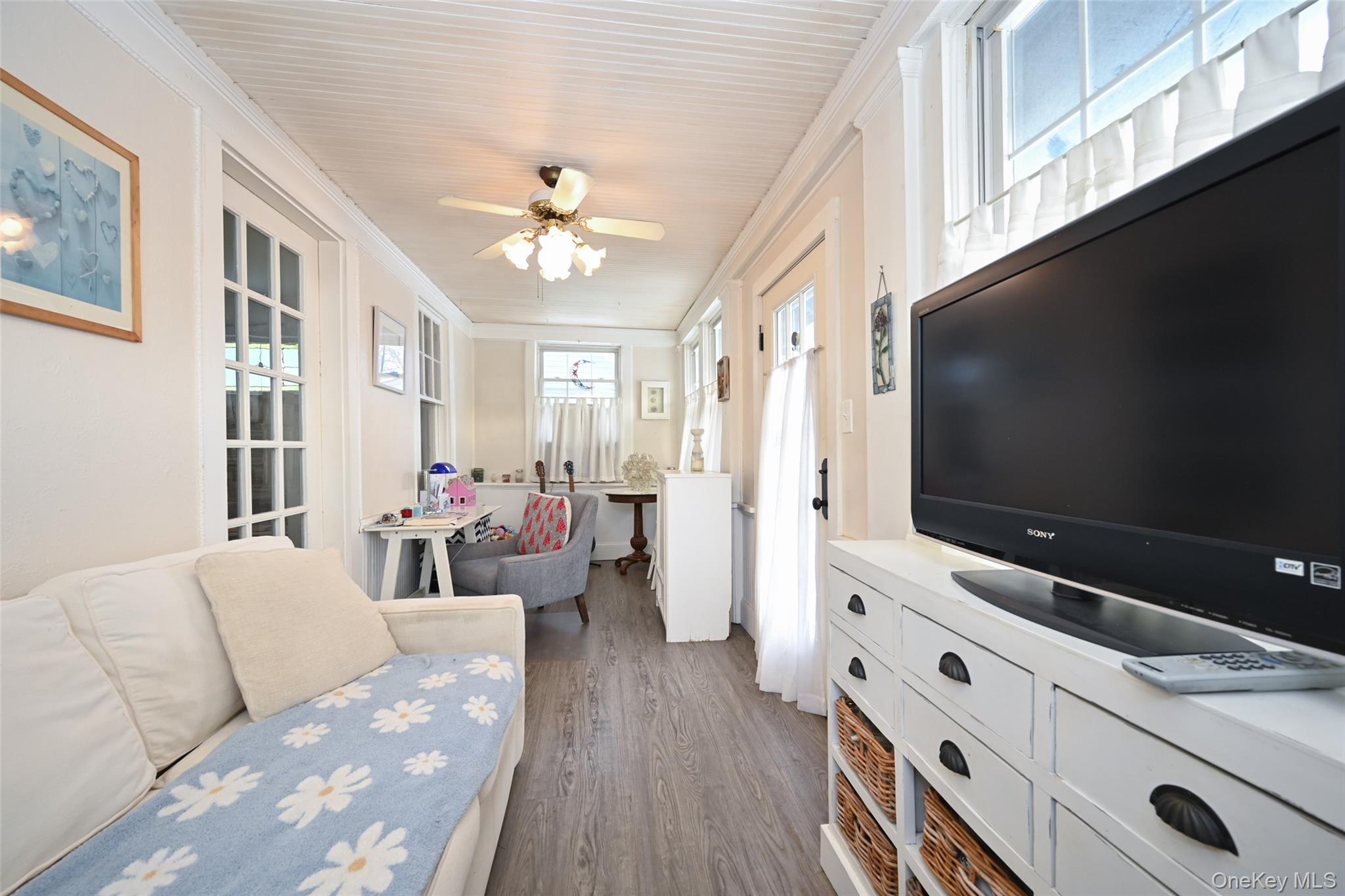 #12 photo, 219 Floral Boulevard, מחוז נסאו Floral Park , NY 11001