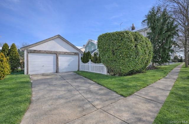 #20 photo, 219 Floral Boulevard, מחוז נסאו Floral Park , NY 11001