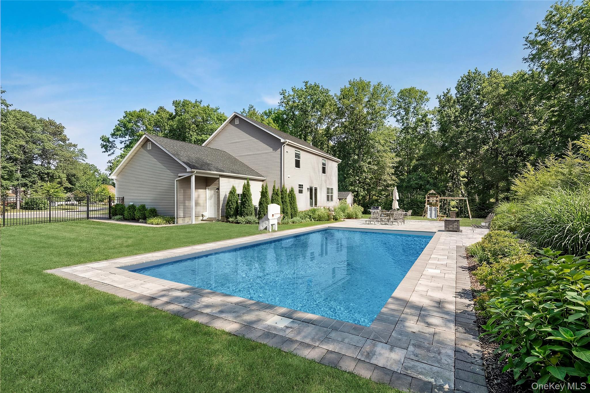 #2 photo, 3 Lincoln Avenue, Manorville , NY 11949