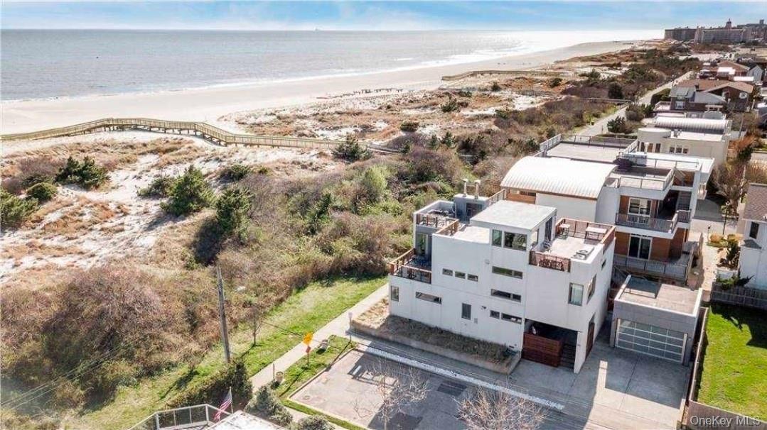 #1 photo, 100 Nantwick Street, Нассау ‖ Lido Beach , NY 11561