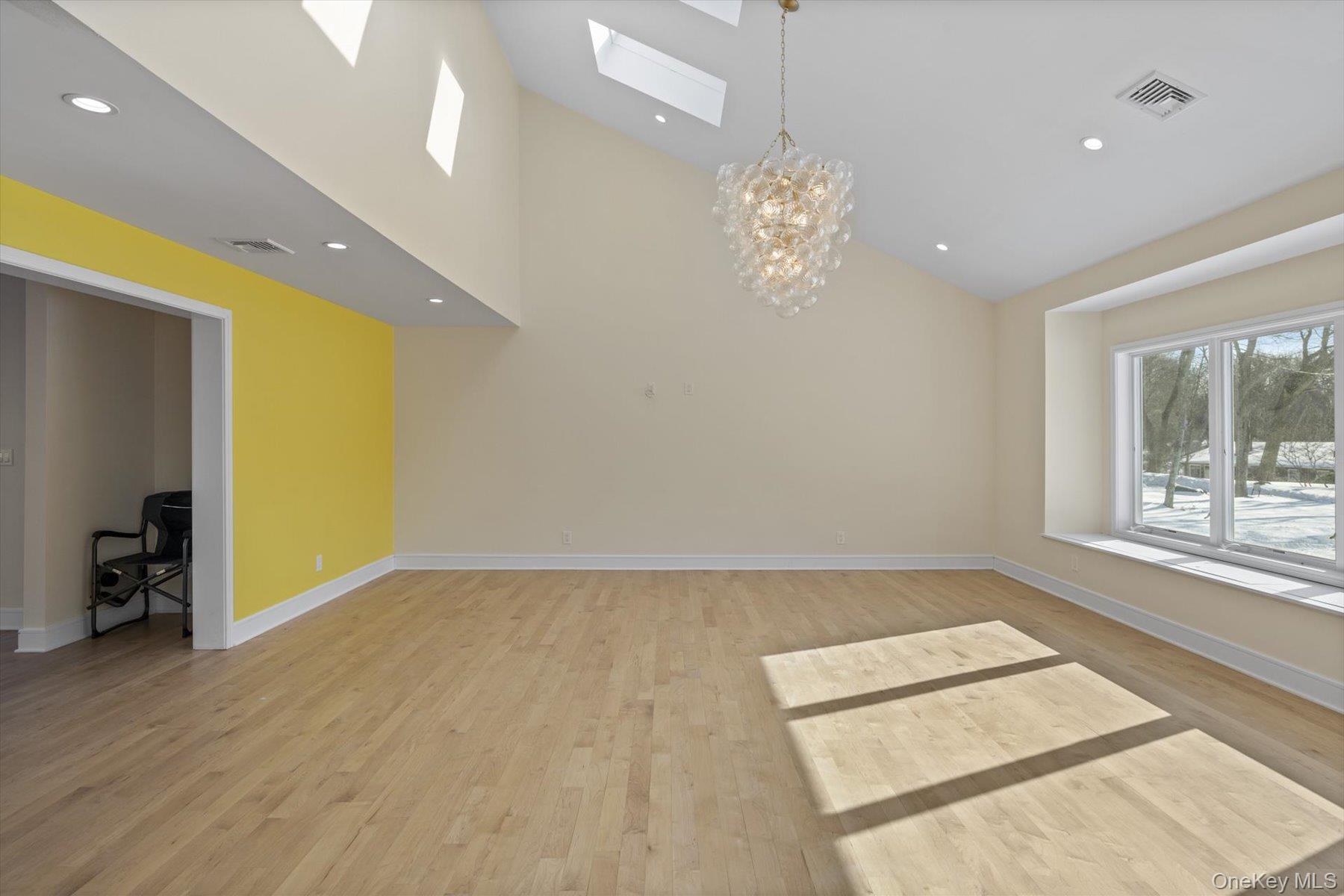 #17 photo, 43 Waterview Drive, Саффолк ‖ Sound Beach , NY 11789