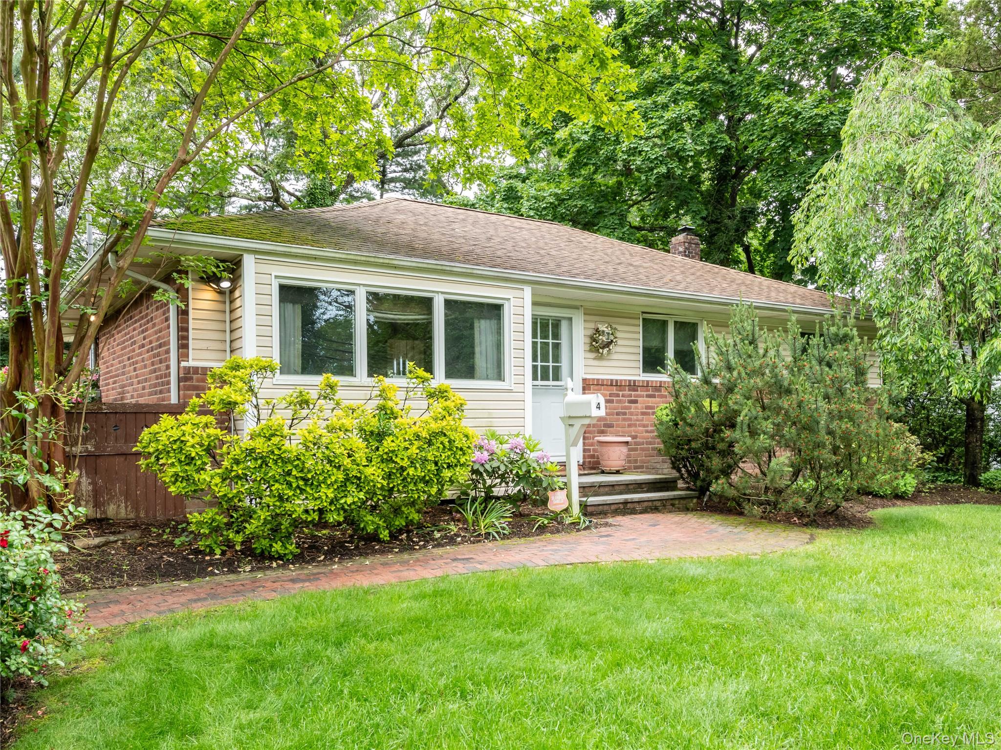 #1 photo, 4 Chevy Chase Road, Huntington , NY 11743