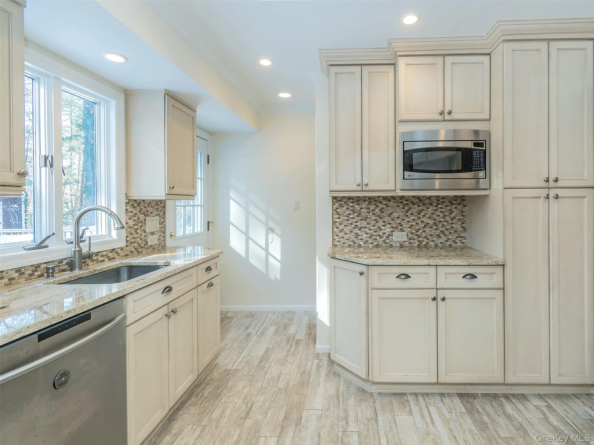 #13 photo, 4 Chevy Chase Road, Huntington , NY 11743