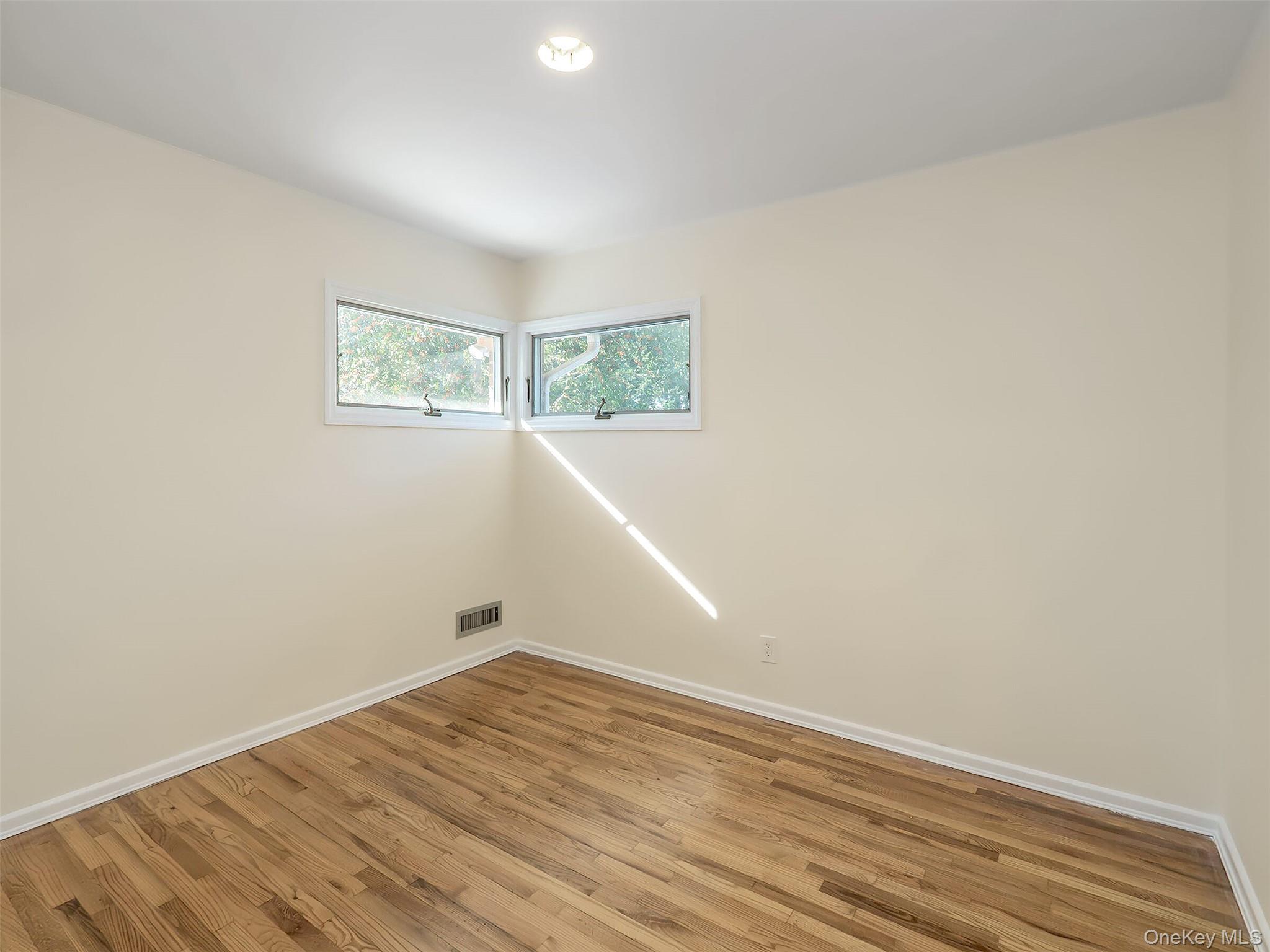 #20 photo, 4 Chevy Chase Road, Huntington , NY 11743