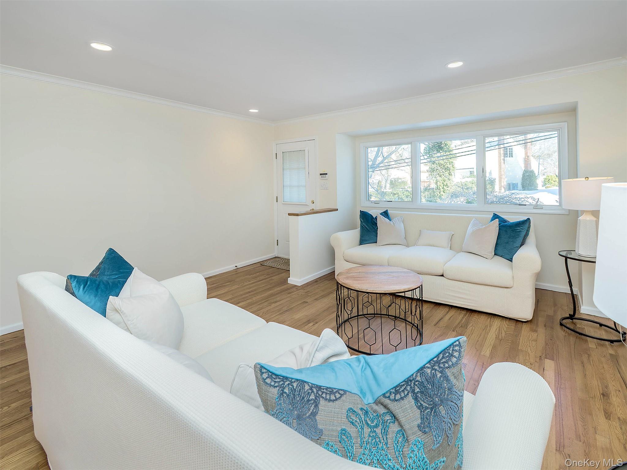 #3 photo, 4 Chevy Chase Road, Huntington , NY 11743