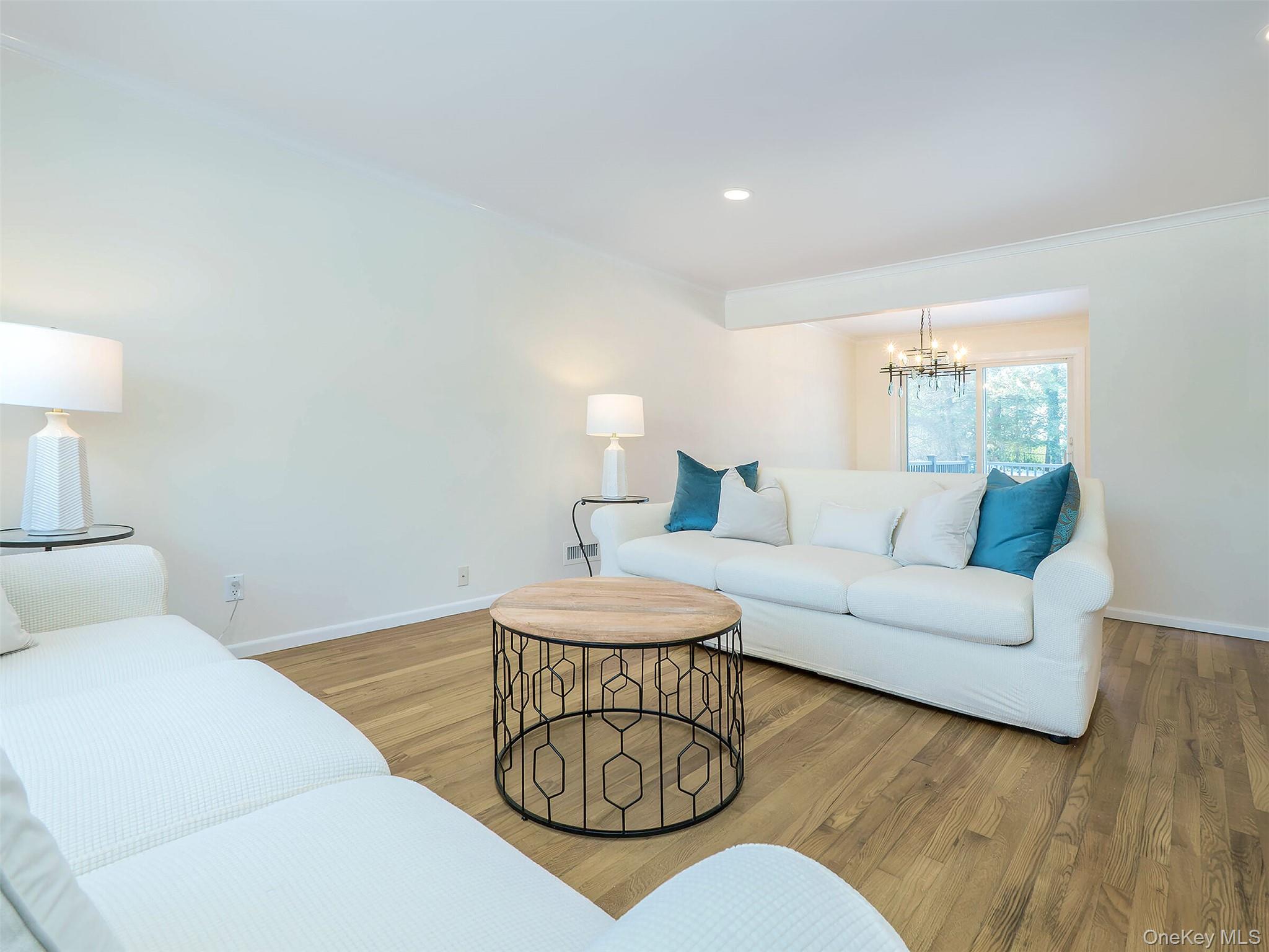 #4 photo, 4 Chevy Chase Road, Huntington , NY 11743