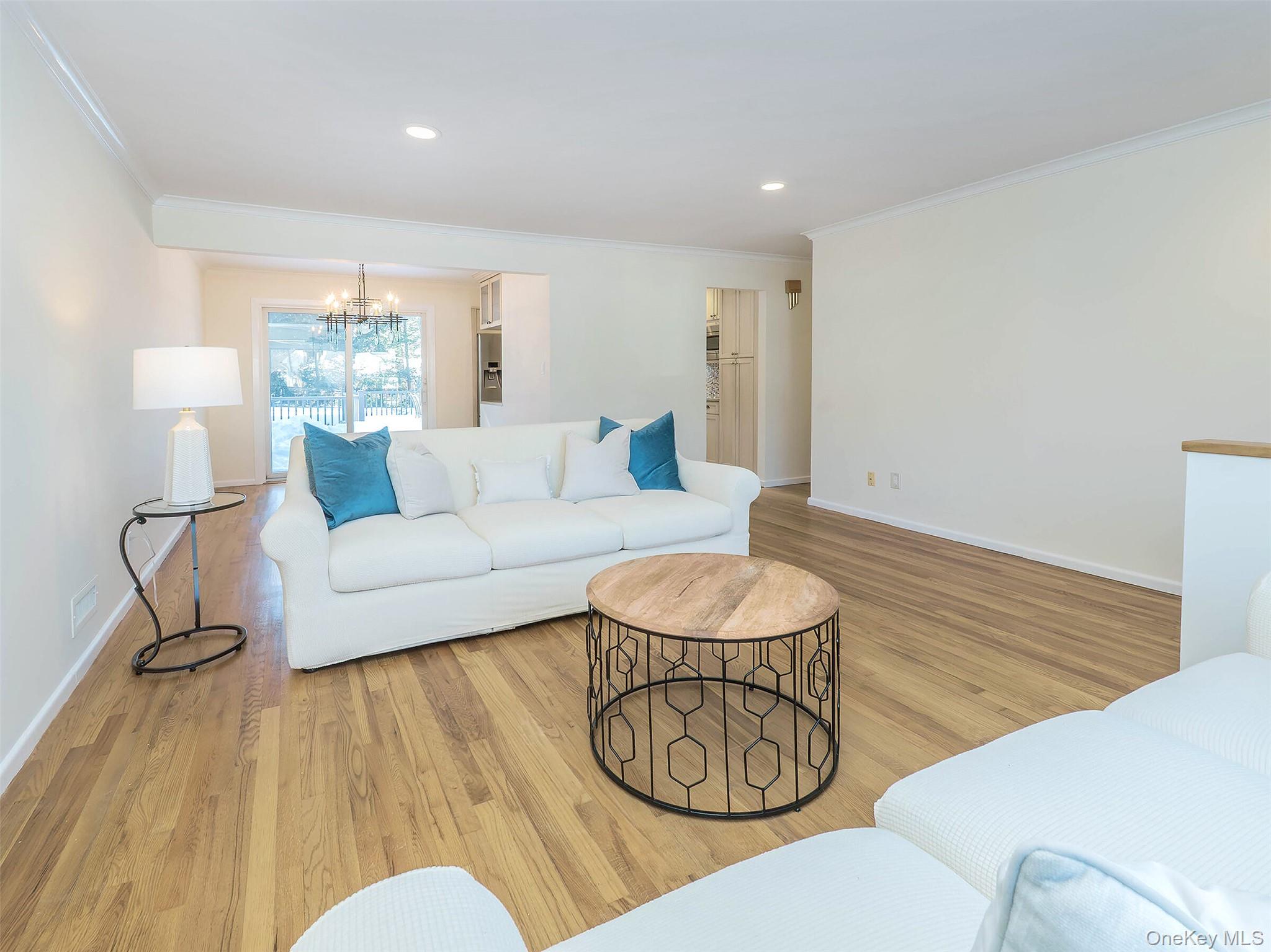 #5 photo, 4 Chevy Chase Road, Huntington , NY 11743