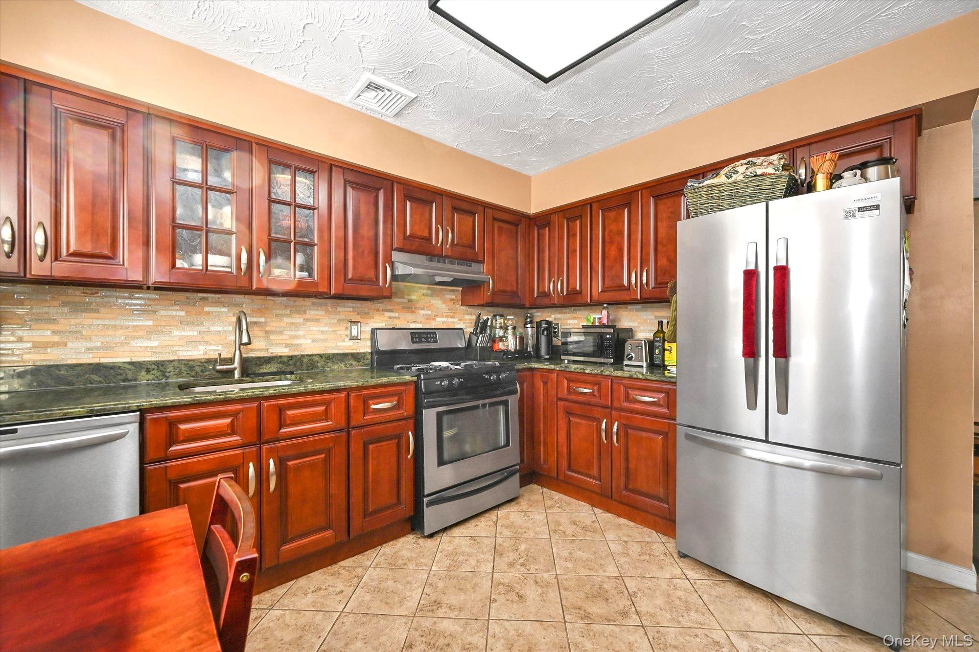 #6 photo, 68-57 Cloverdale Boulevard, Bayside , NY 11364