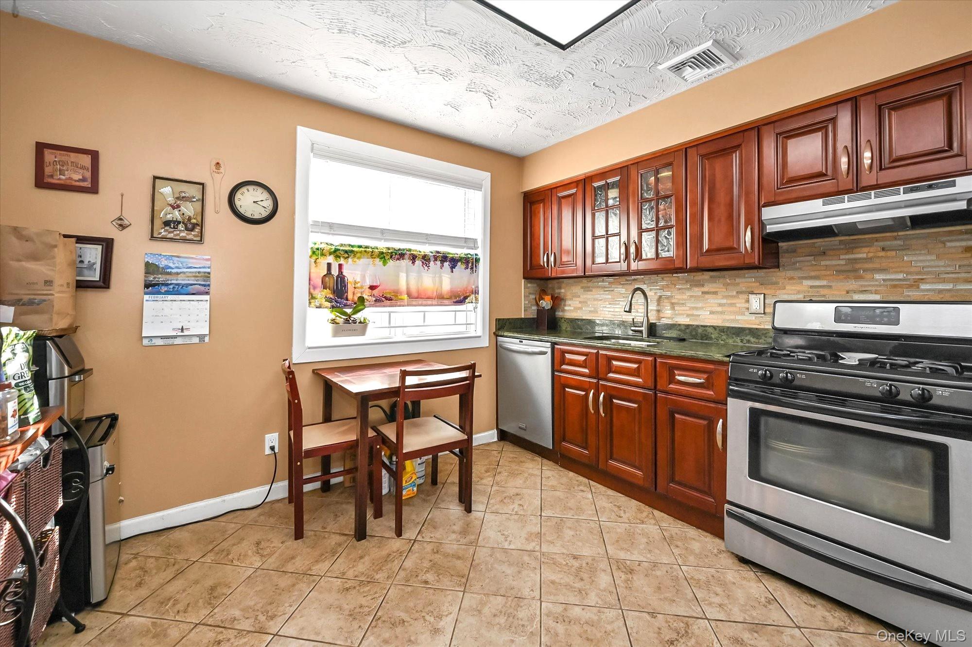 #7 photo, 68-57 Cloverdale Boulevard, Bayside , NY 11364