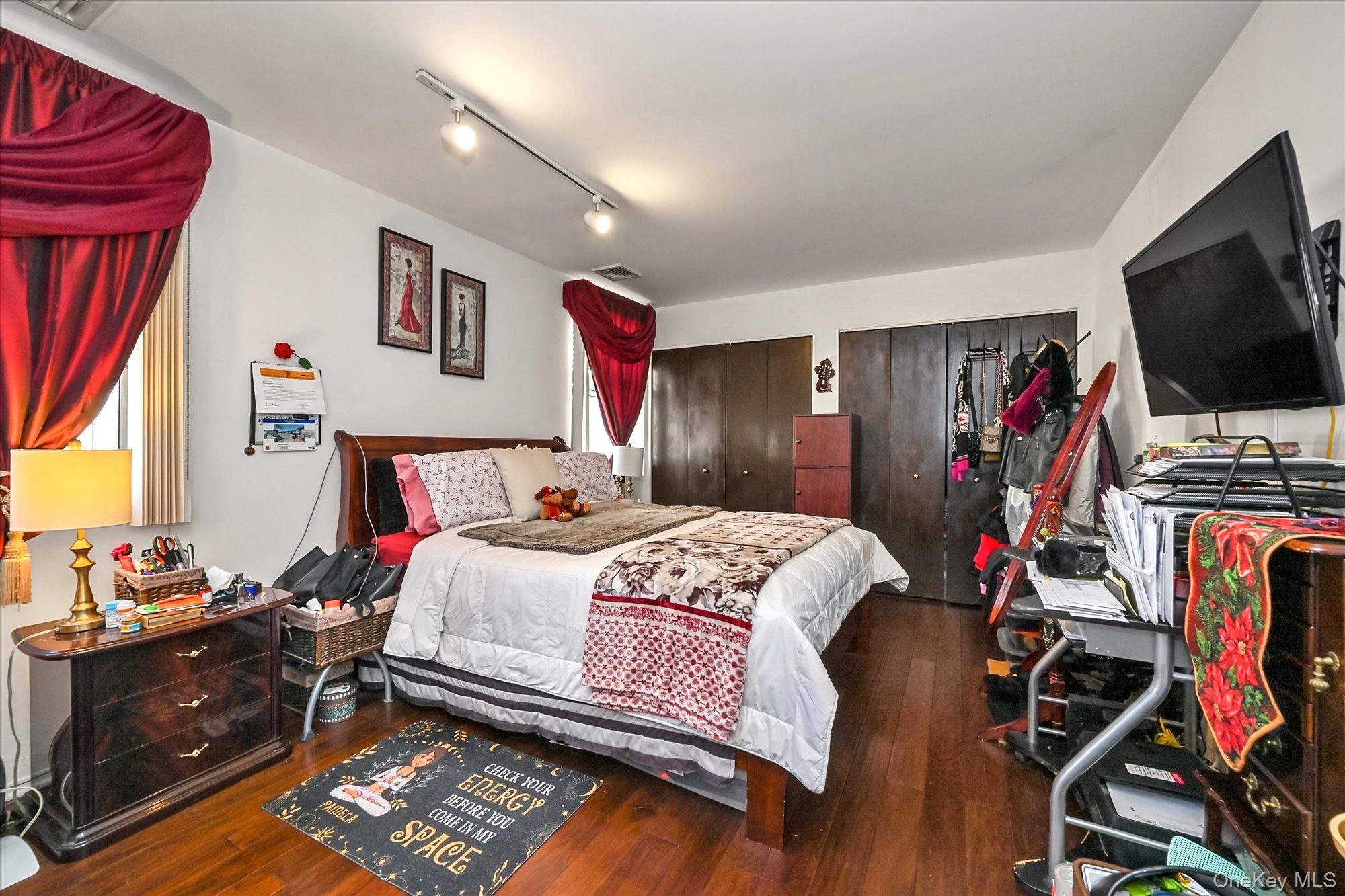 #9 photo, 68-57 Cloverdale Boulevard, Bayside , NY 11364