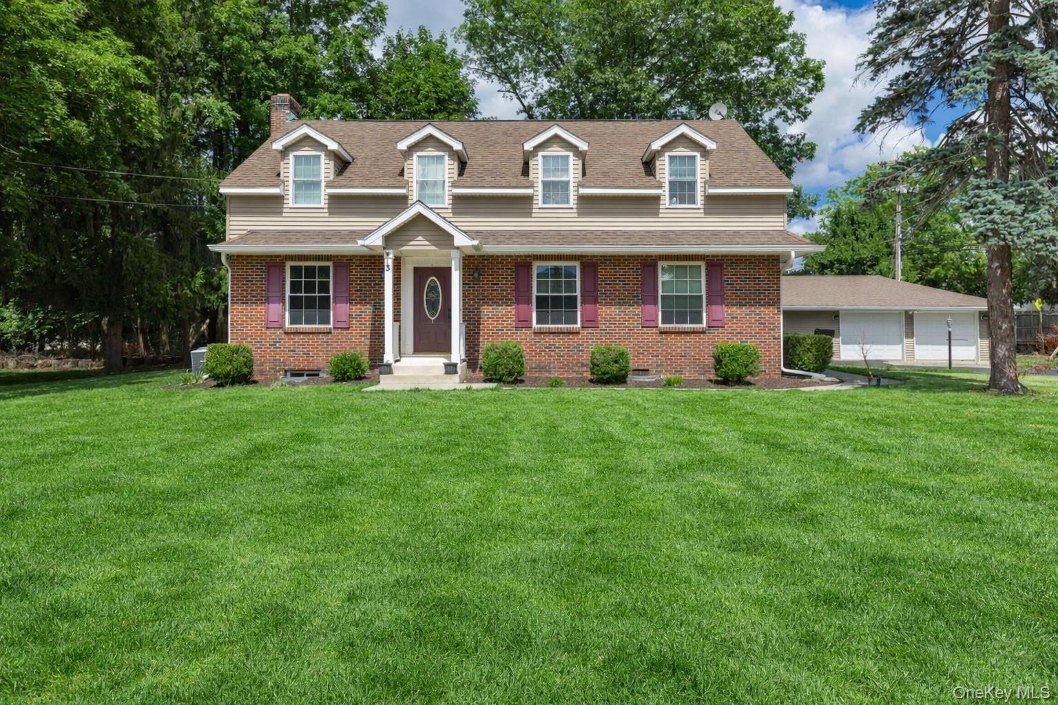 #1 photo, 3 Mansion Drive, Hyde Park , NY 12538