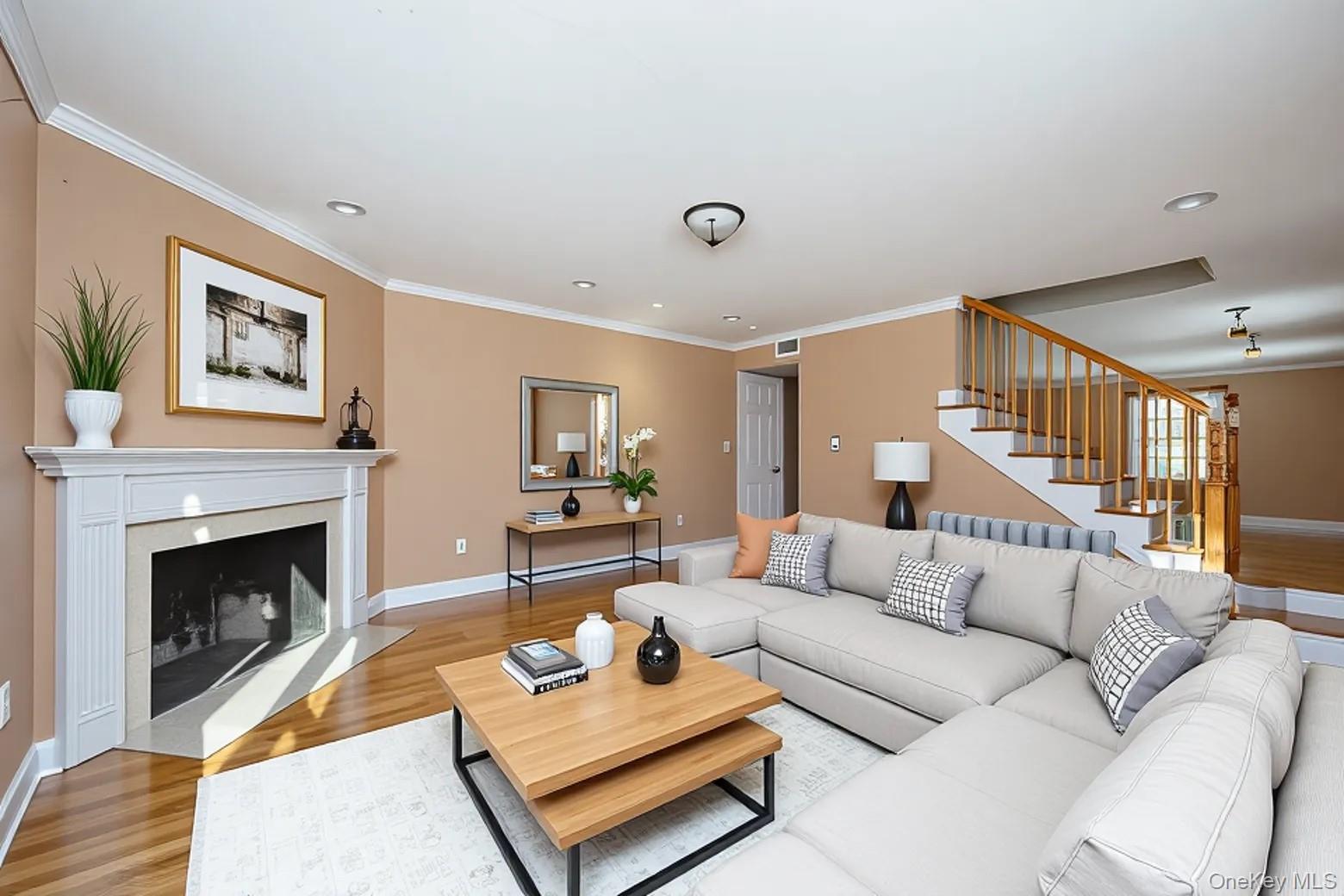 #4 photo, 3 Mansion Drive, Hyde Park , NY 12538