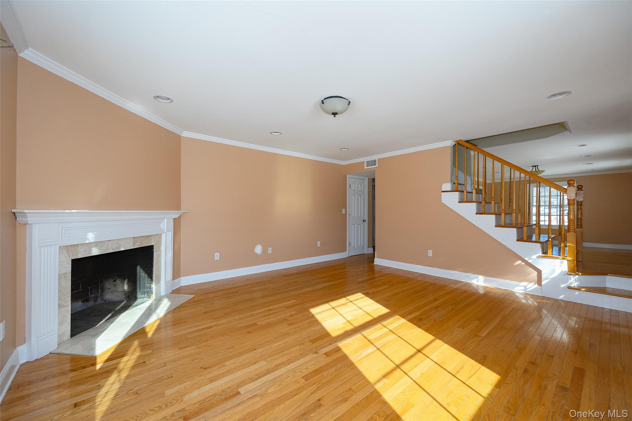 #5 photo, 3 Mansion Drive, Hyde Park , NY 12538