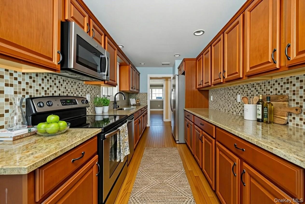 #7 photo, 3 Mansion Drive, Hyde Park , NY 12538