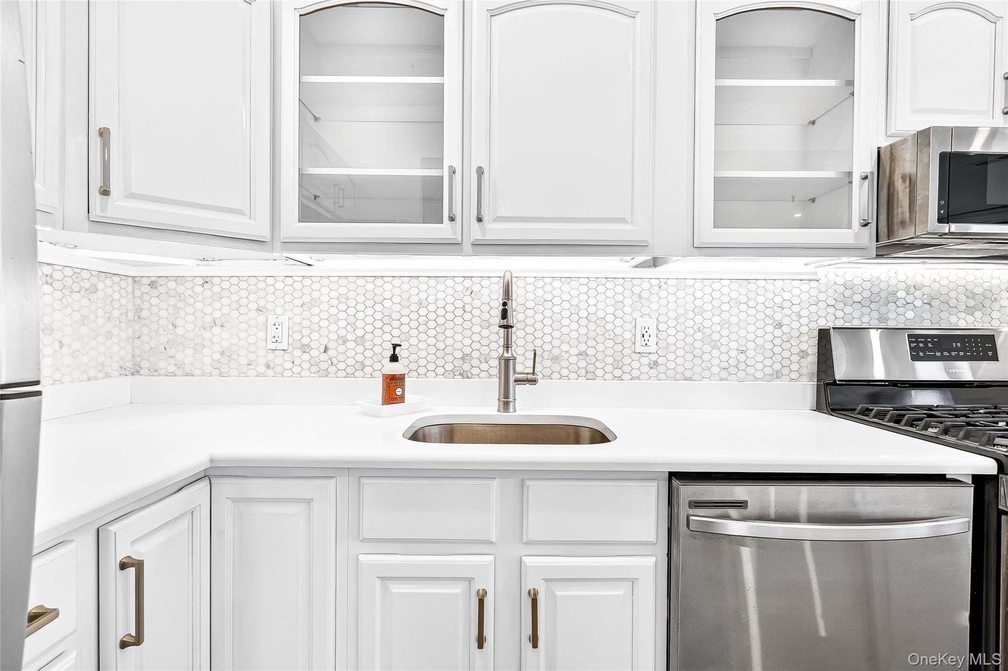 #12 photo, 1432 Outlook Avenue, הברונקס Bronx , NY 10465