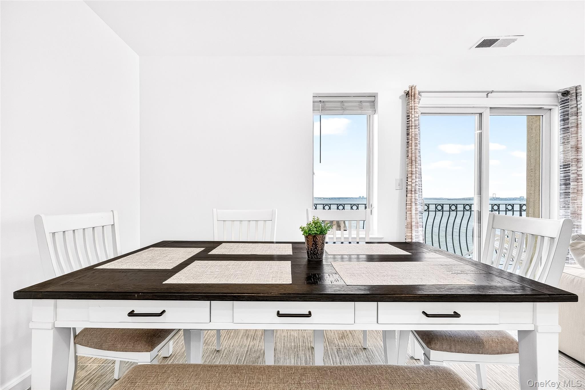 #15 photo, 1432 Outlook Avenue, הברונקס Bronx , NY 10465