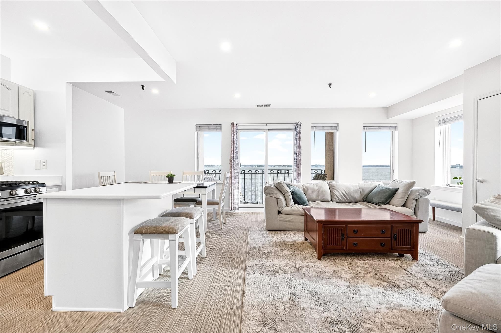 #3 photo, 1432 Outlook Avenue, הברונקס Bronx , NY 10465