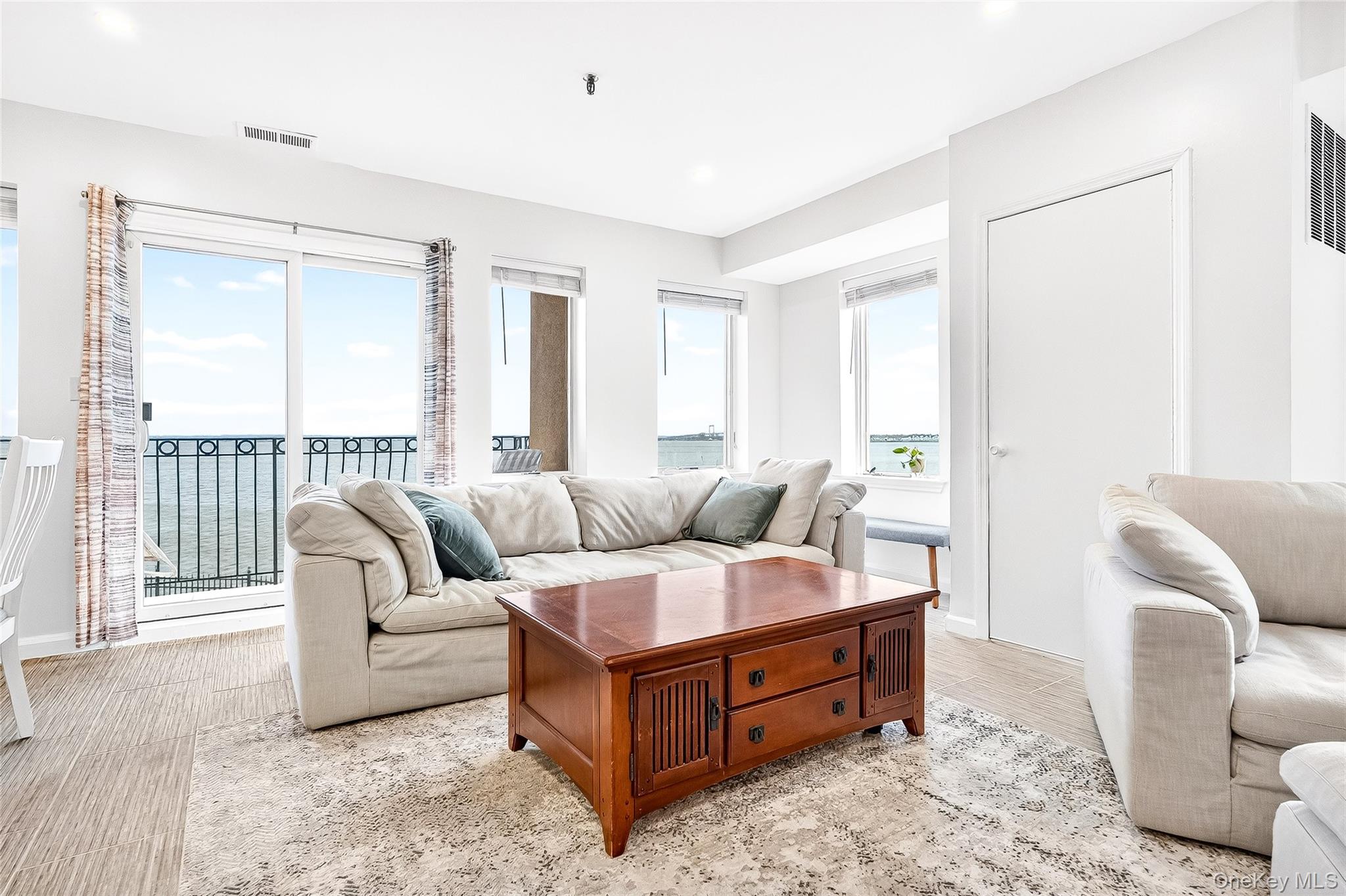 #4 photo, 1432 Outlook Avenue, הברונקס Bronx , NY 10465