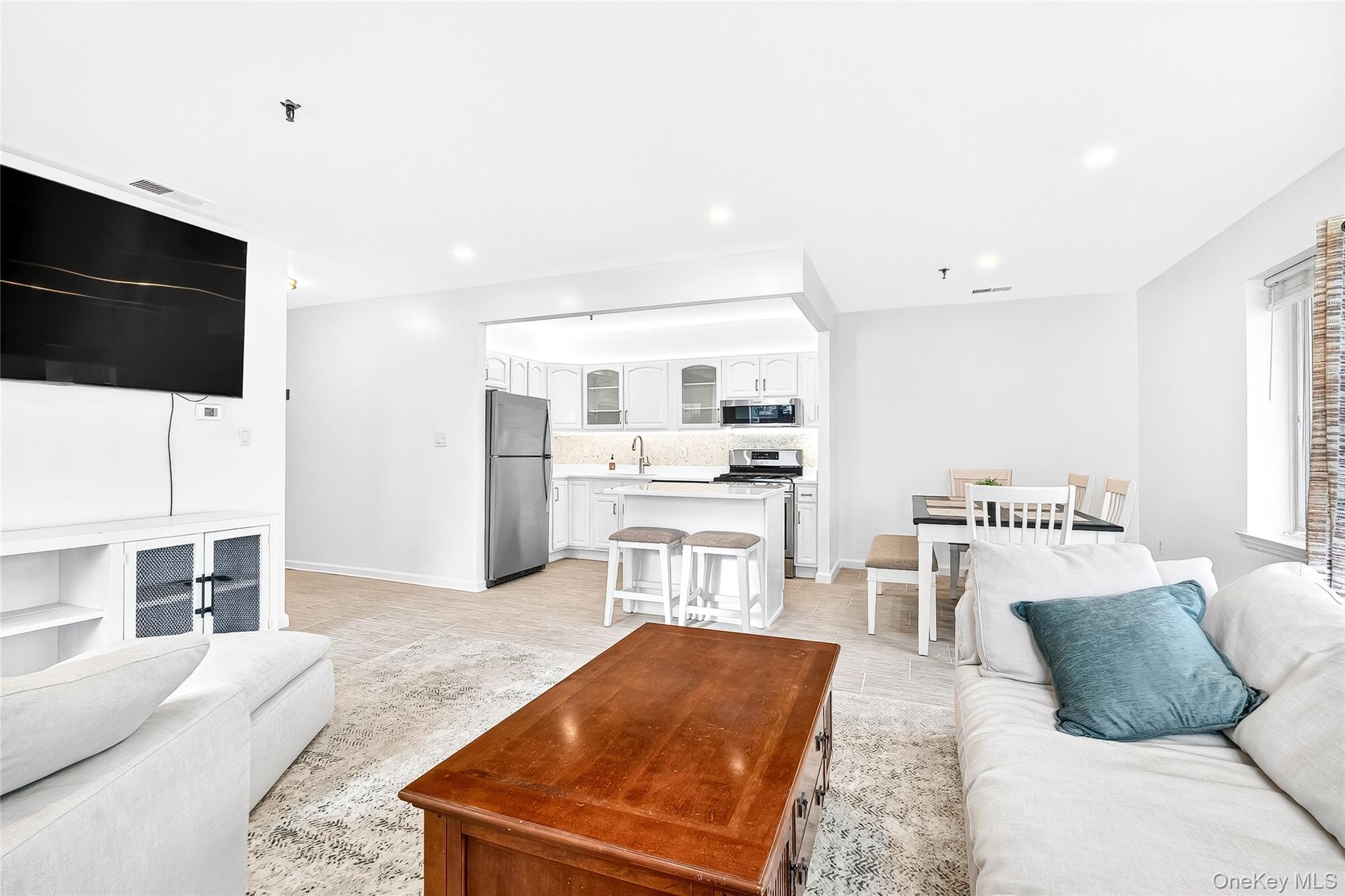 #7 photo, 1432 Outlook Avenue, הברונקס Bronx , NY 10465