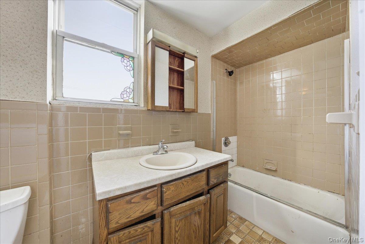 #12 photo, 3076 Lasalle Avenue, ब्रोंक्स Bronx , NY 10461